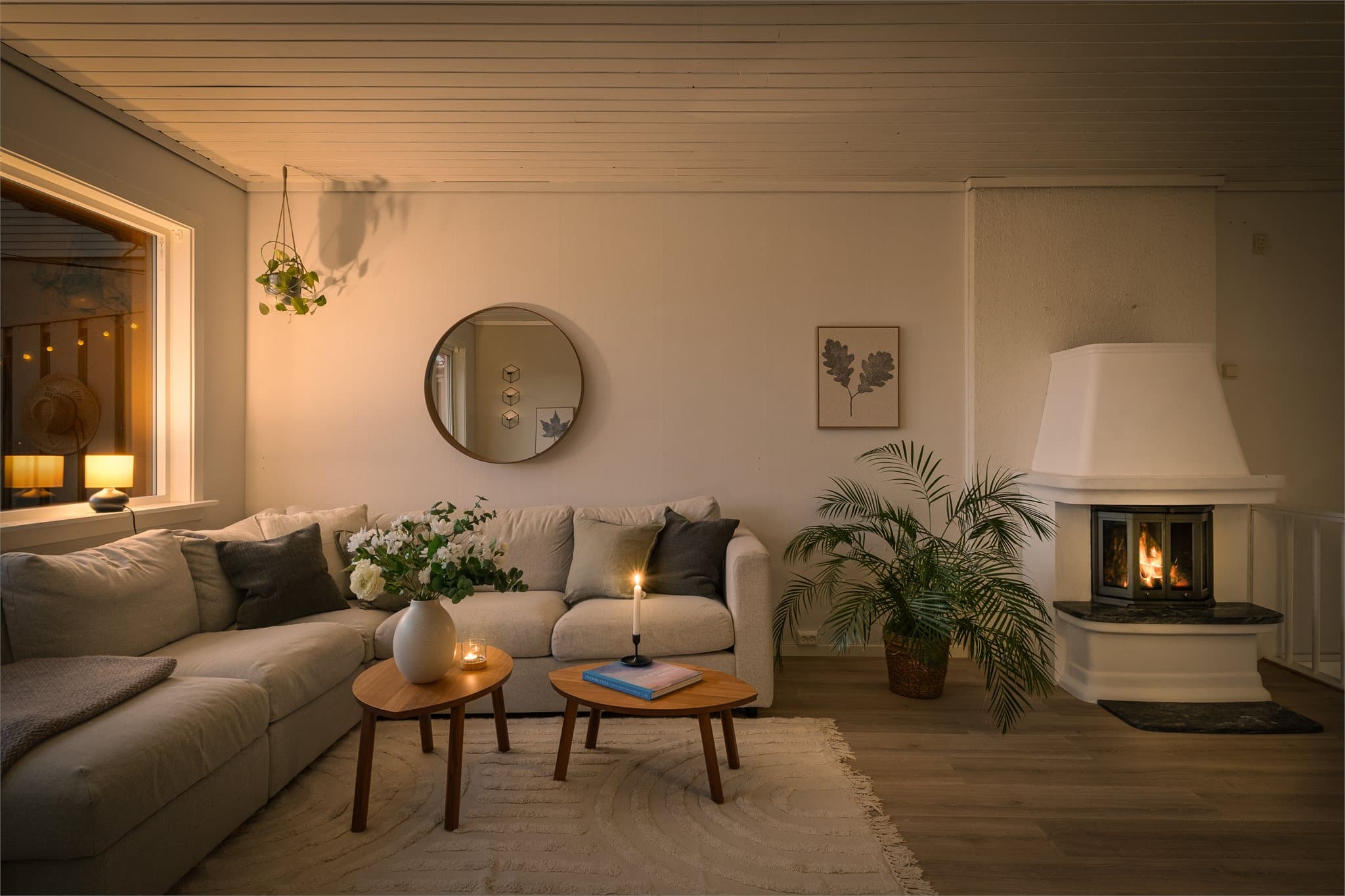 - Boligen har et totalt BRA-i på 122 m² og går over tre plan -