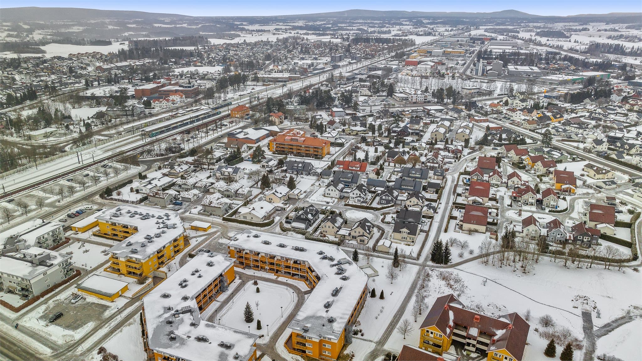 Gangavstand til alt av fasiliteter på Kløfta som togstasjon (30min. til Oslo), skoler, kjøpesenter og dagligvarebutikker