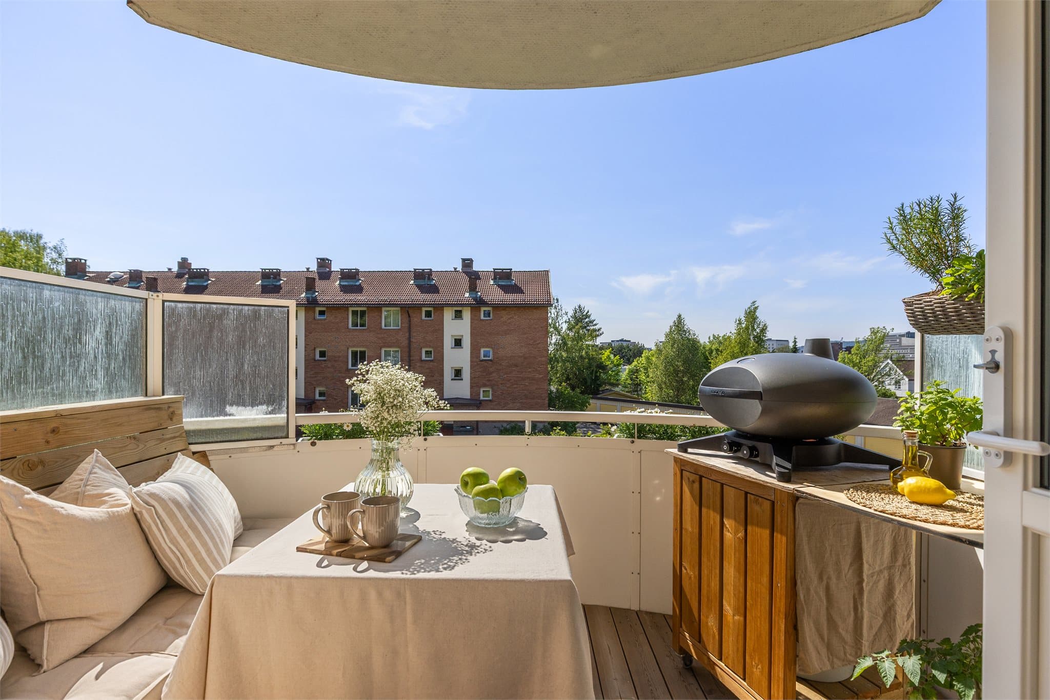 Christoffer v/Emera eiendomsmegling presenterer en smakfull endeleilighet i Kjelsåsveien 10A!