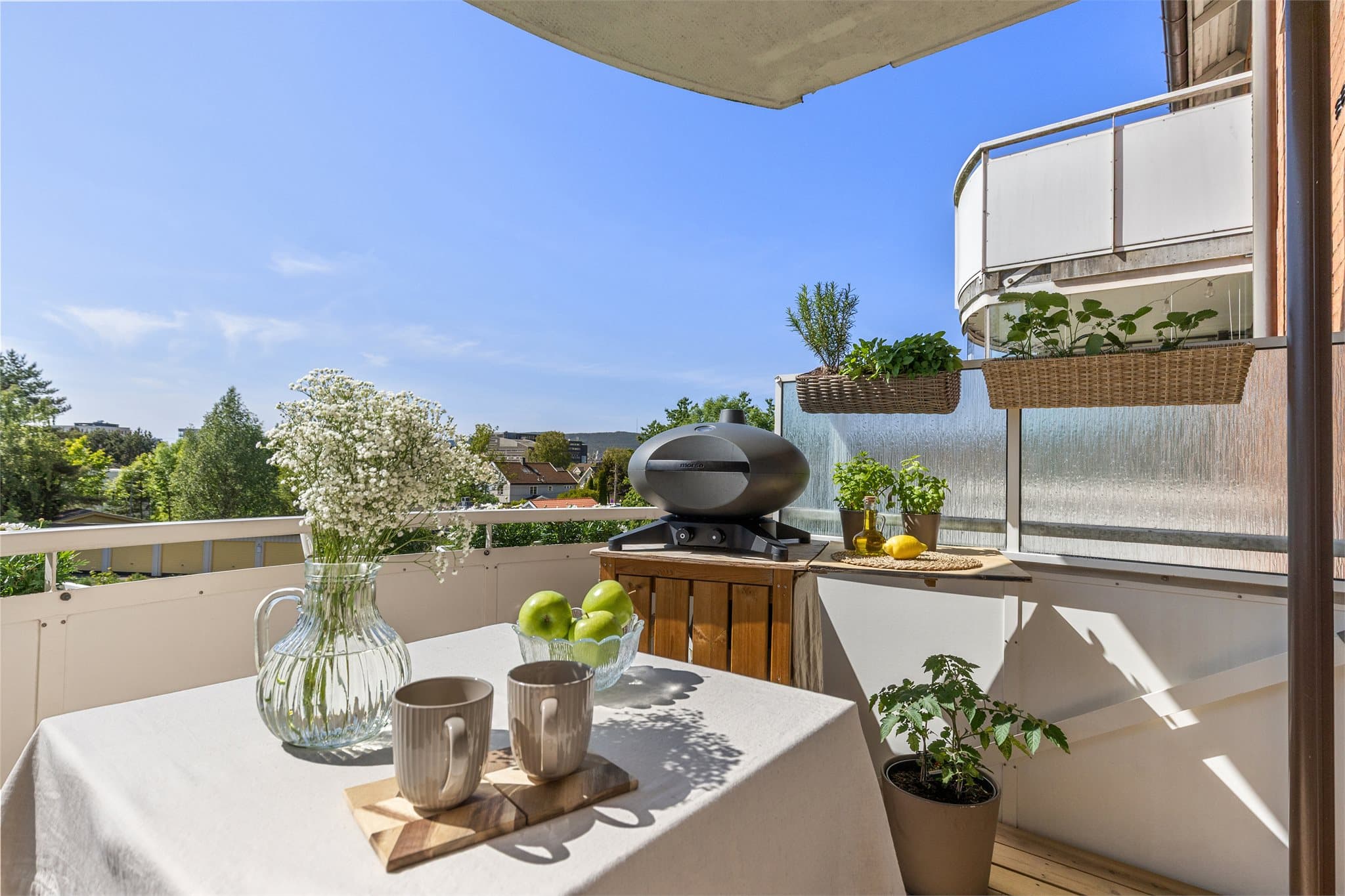 Her har du svært gode solforhold om sommeren med sol fra formiddag til solen går ned