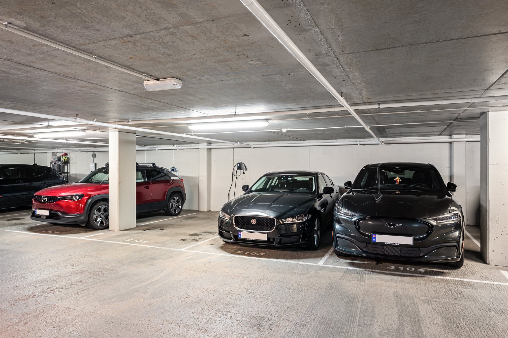 - Svært praktisk med fast parkeringsplass i garasje med heisadkomst -