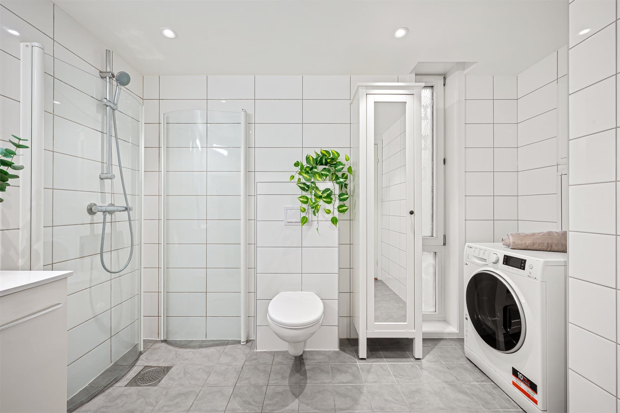 - Badet måler 6,4 m² -