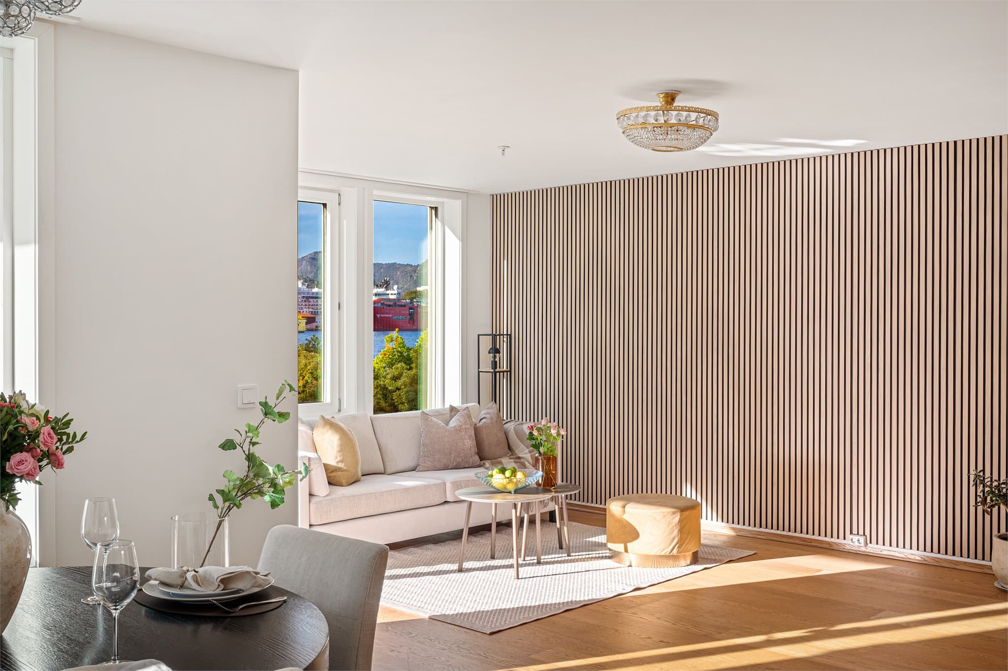 - Stue/kjøkken måler 43,2 m² -