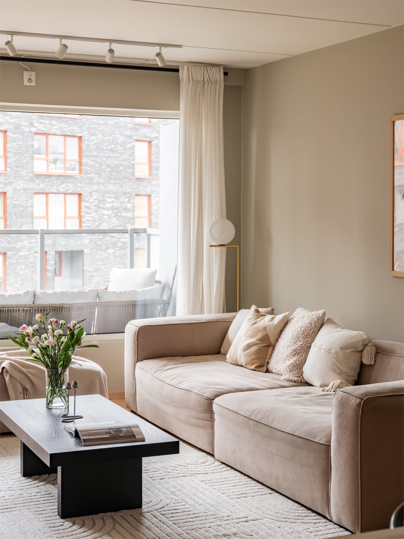 Leiligheten stod ferdig i 2019 og holder følgelig god moderne standard.