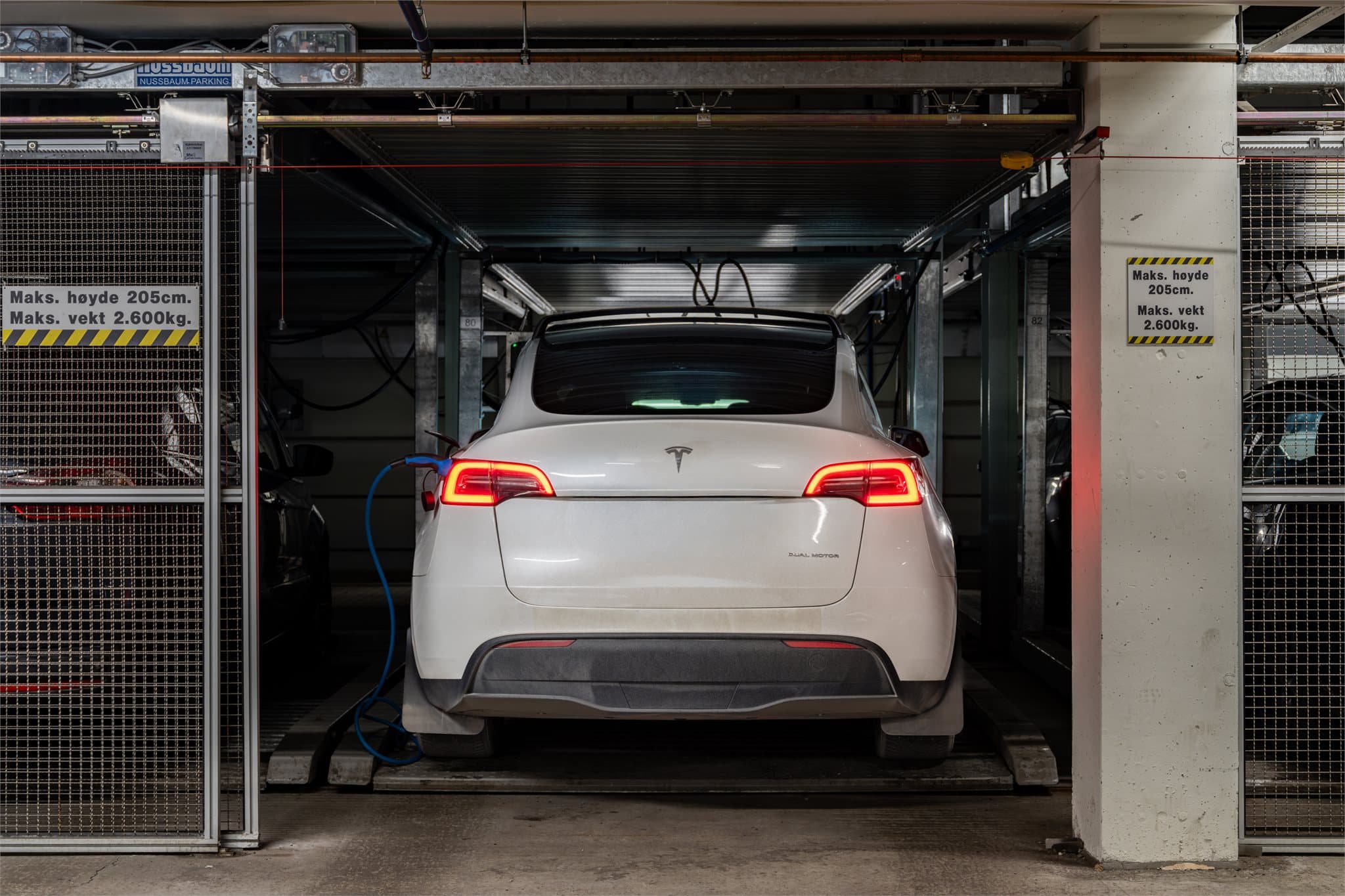 Garasjeplass, nummer 80, med elbil-lader i avlåst parkeringsanlegg medfølger.