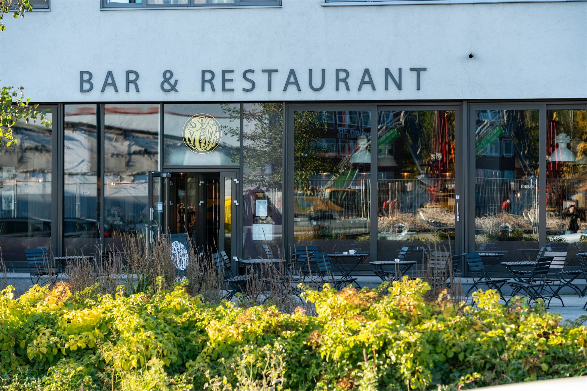 Hos Frøken Smillas kan dere nyte fra alt fra indisk, tradisjonell norsk mat til steinovn pizza.