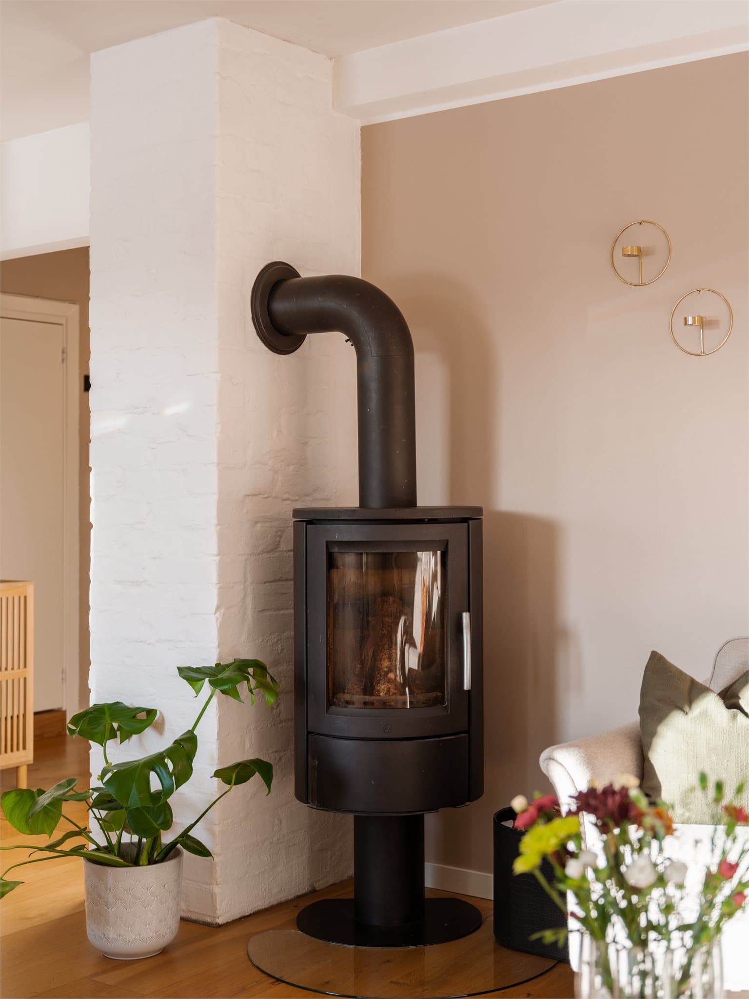 Vedovnen tilfører ekstra varme og stemning på kjølige dager.