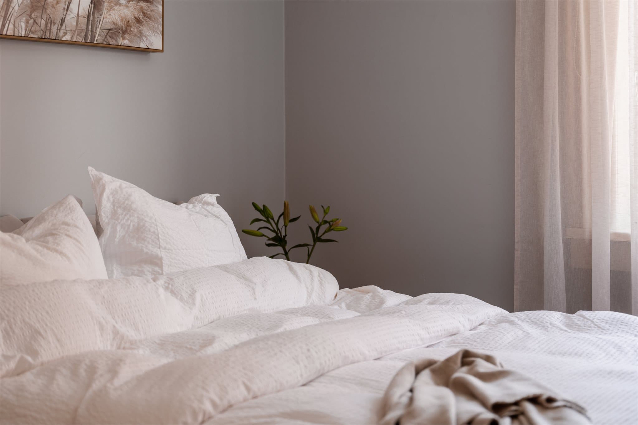 En god natts søvn kan nytes i en stor dobbeltseng.