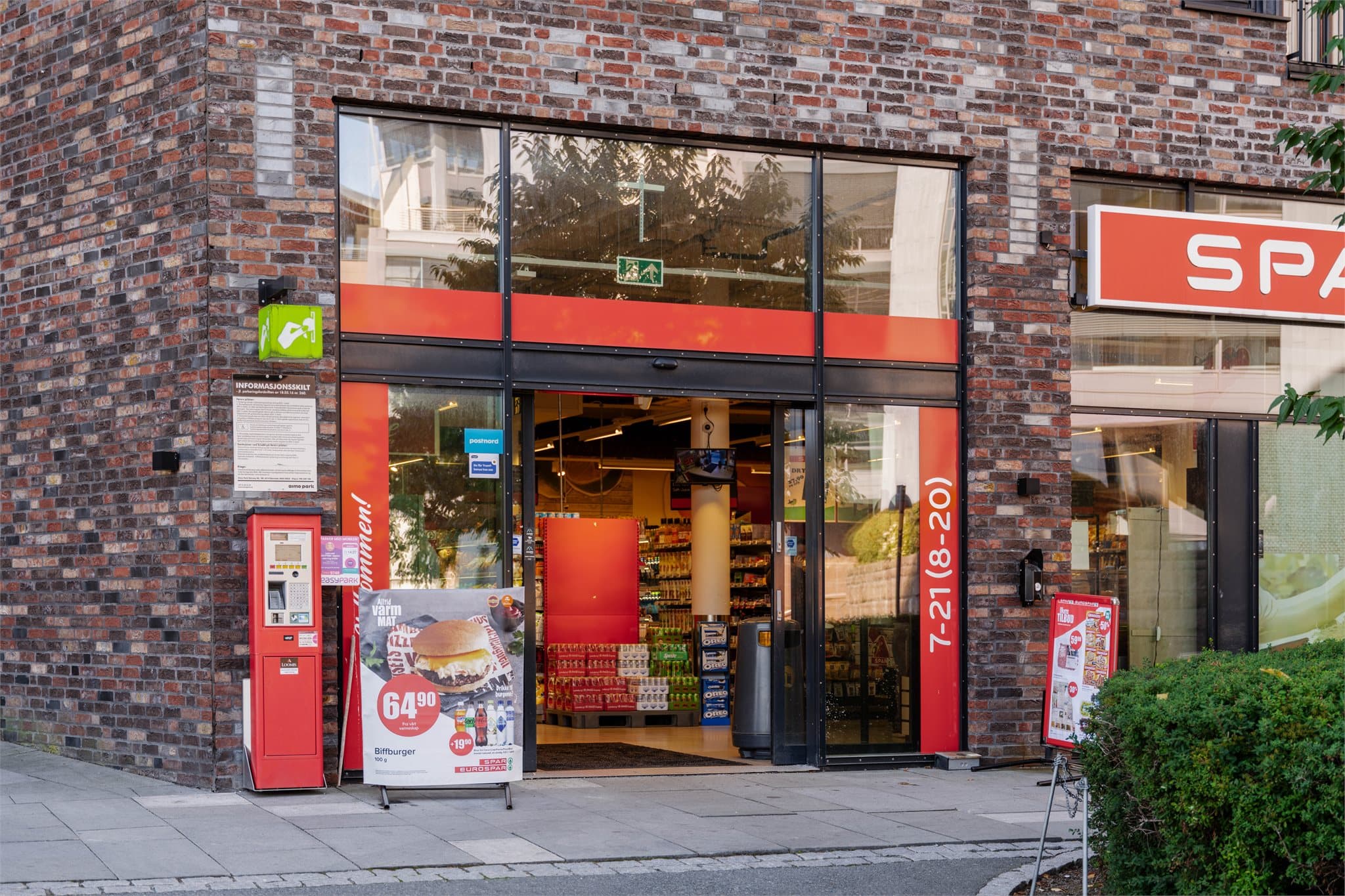 SPAR Lysaker Brygge ligger like ved for enkle daglige innkjøp ved sjøkanten.