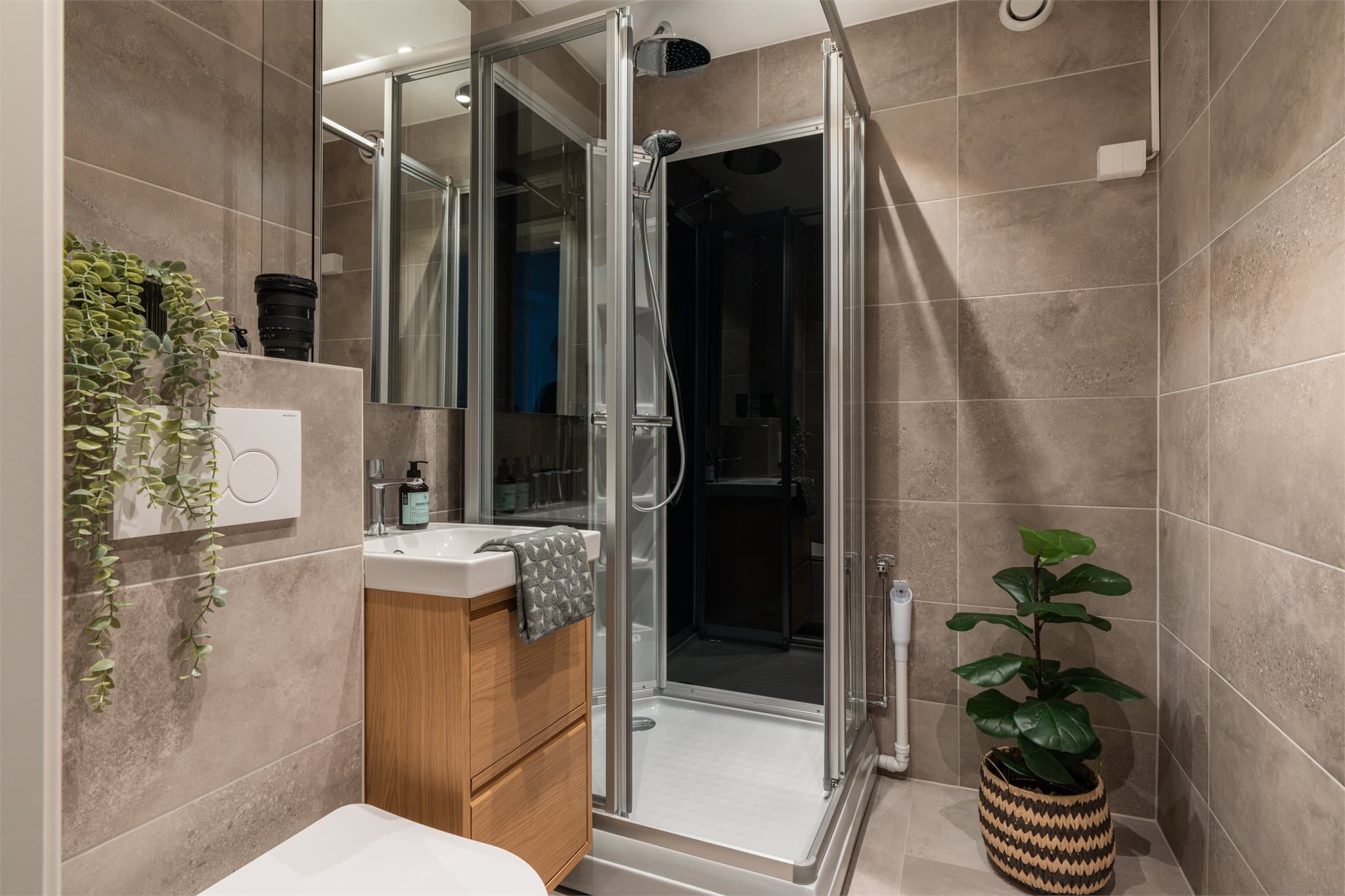 I forbindelse med oppussingen ble det utført rør i rør og avløp til kjøkkenet, av Vina Rør AS.