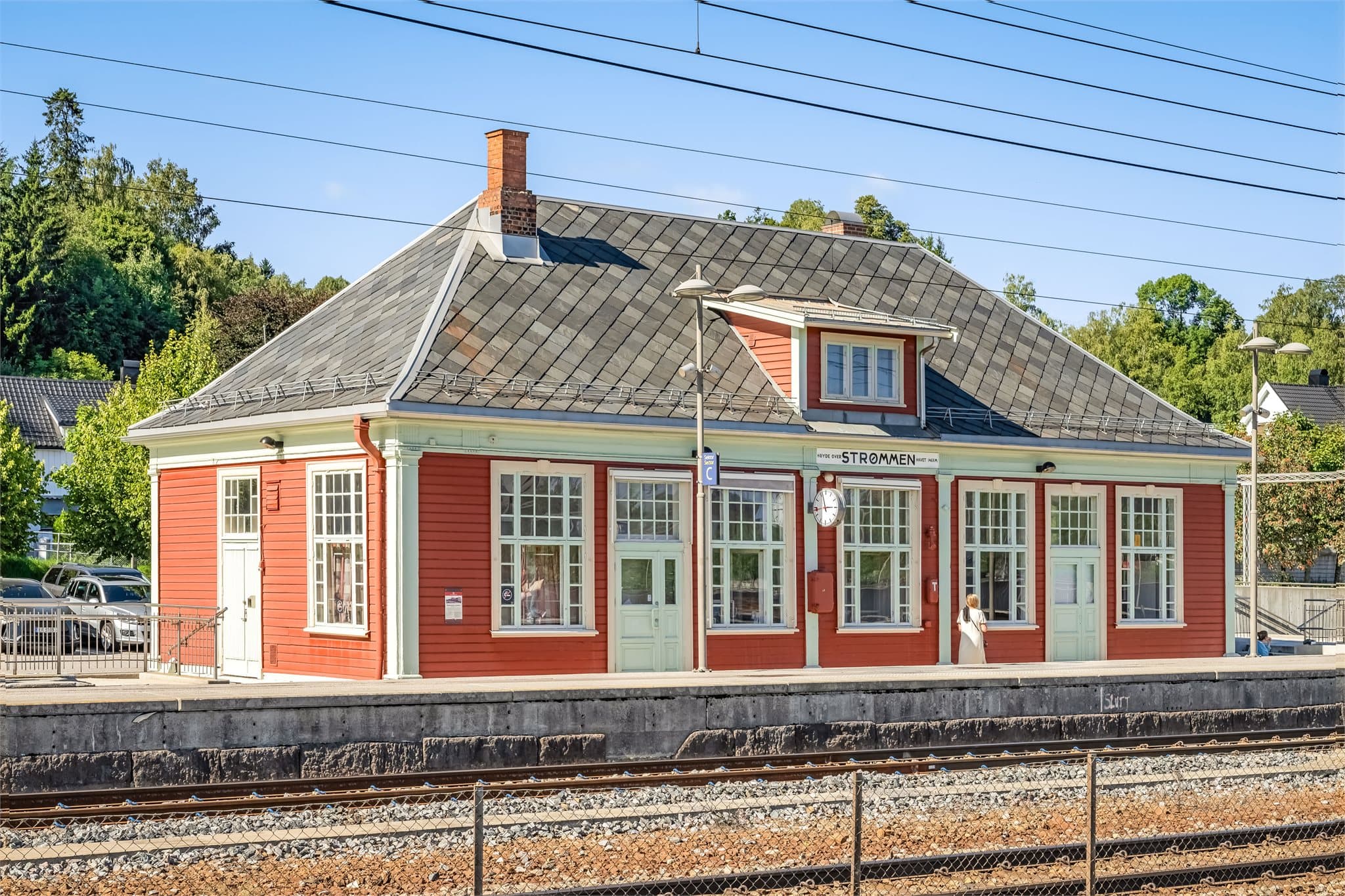 Kort vei til Strømmen togstasjon.