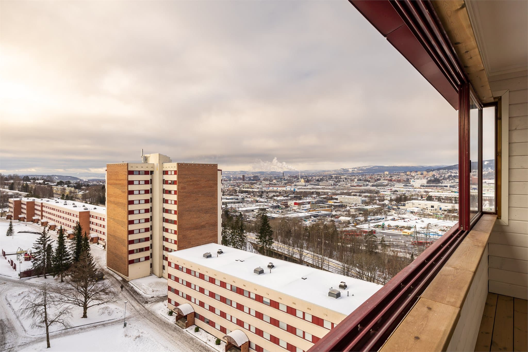 Fra den høye beliggenheten i 10. etasje har man en vidstrakt utsikt.