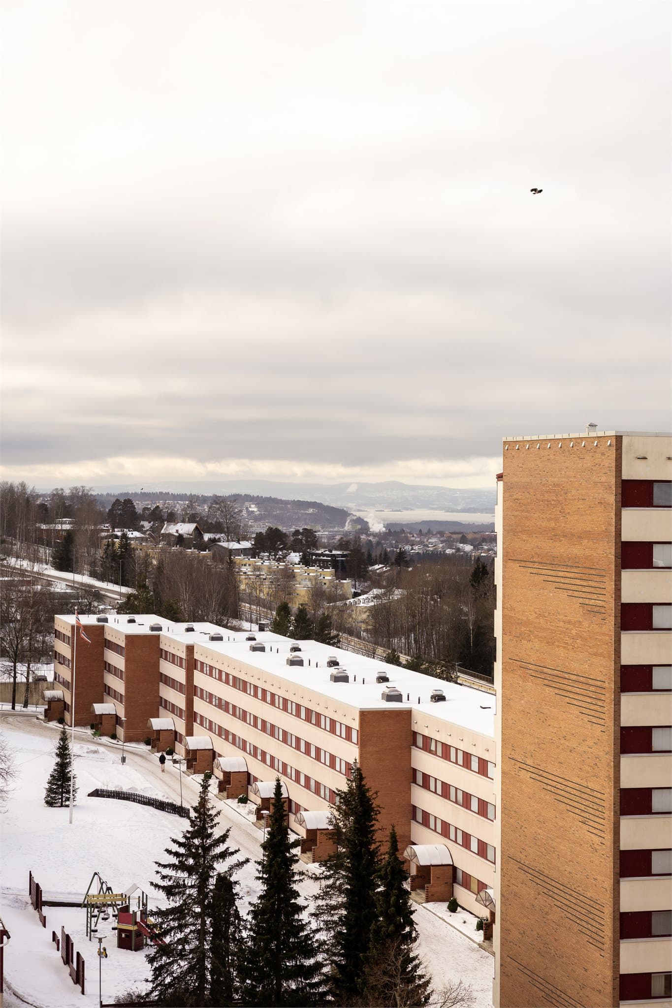 Beliggenheten gir gode lysforhold i leiligheten.