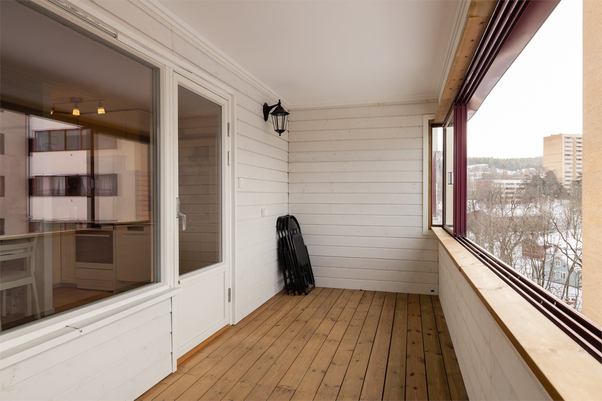 På balkongen har du svært gode solforhold. Her ligger virkelig alt til rette for hyggelige stunder