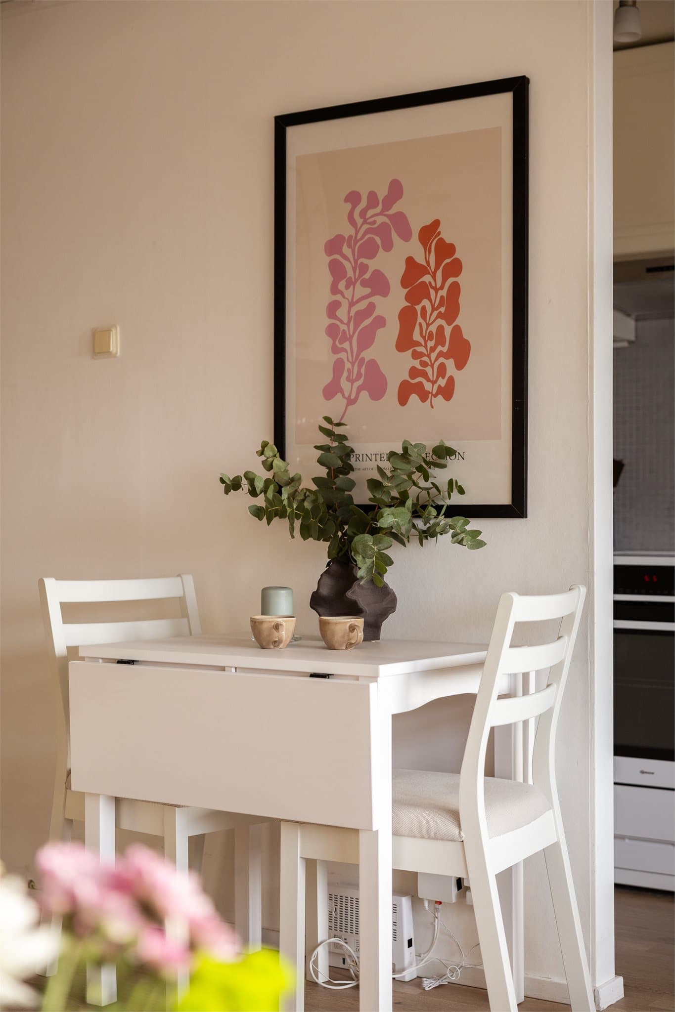 Den smarte planløsningen gir rom for en hyggelig spiseplass.