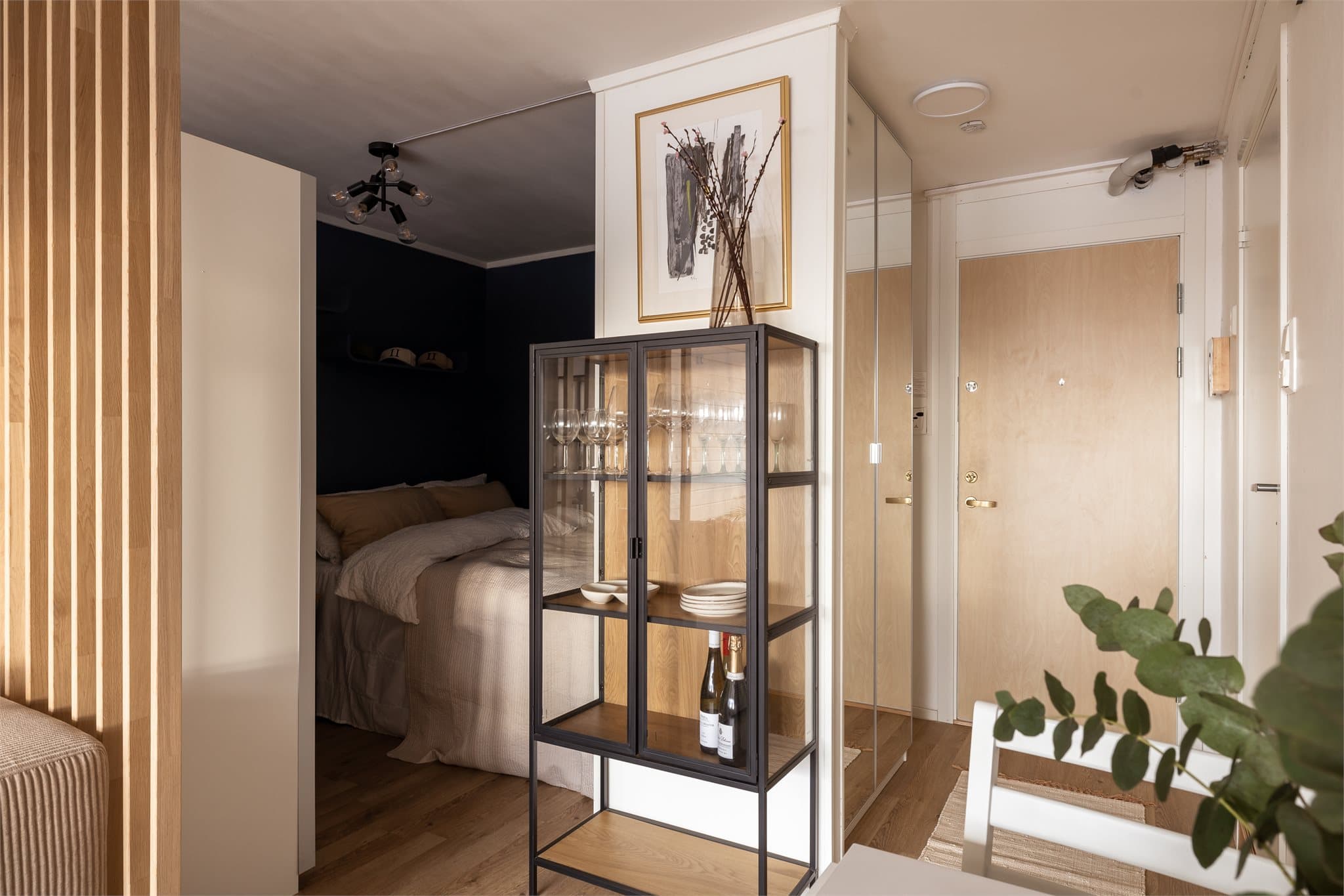 Gjennomtenkt rominndeling skaper en god flyt mellom de ulike sonene i leiligheten.