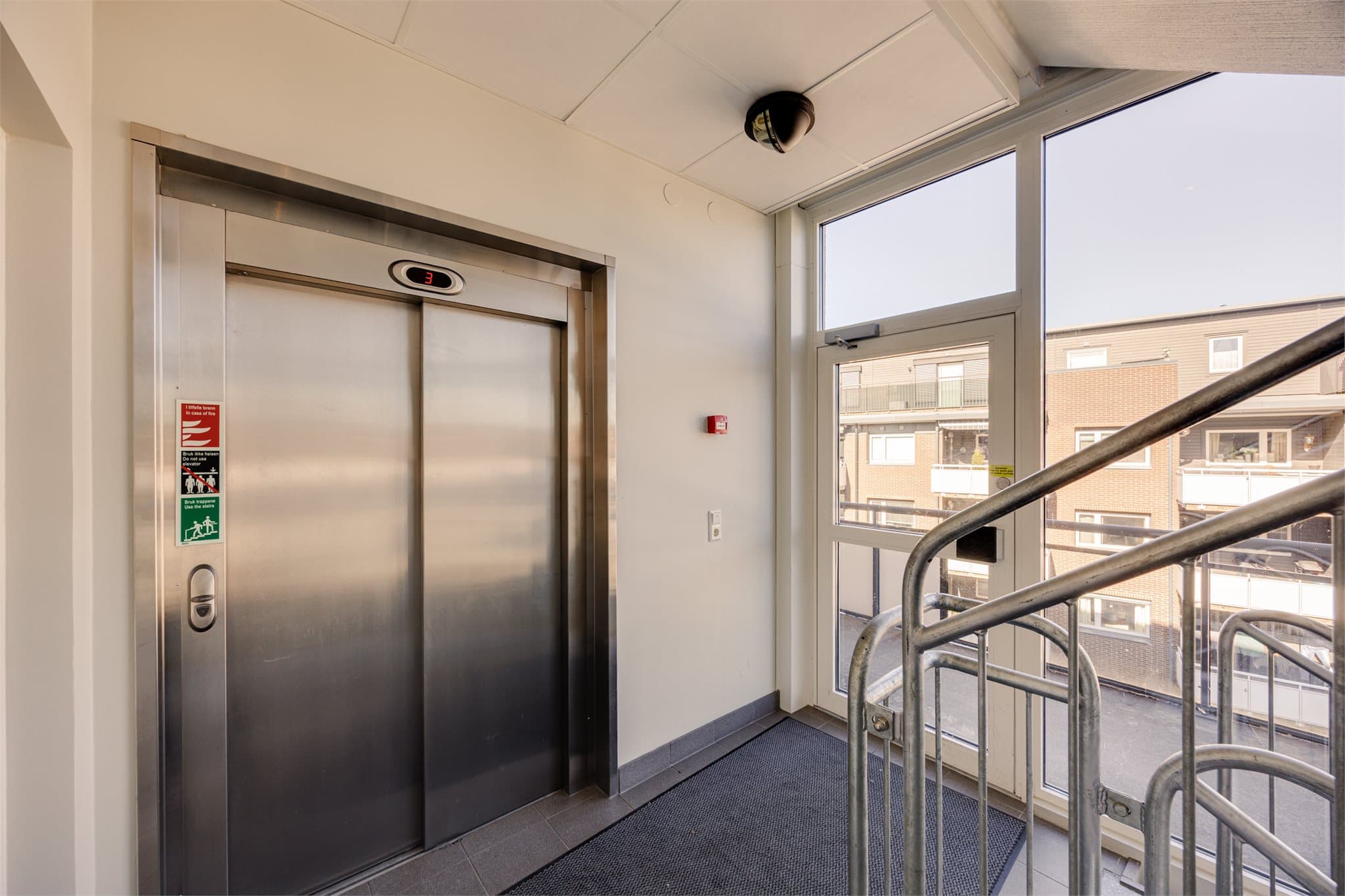Bygget byr selvsagt på heis for enkel adkomst.