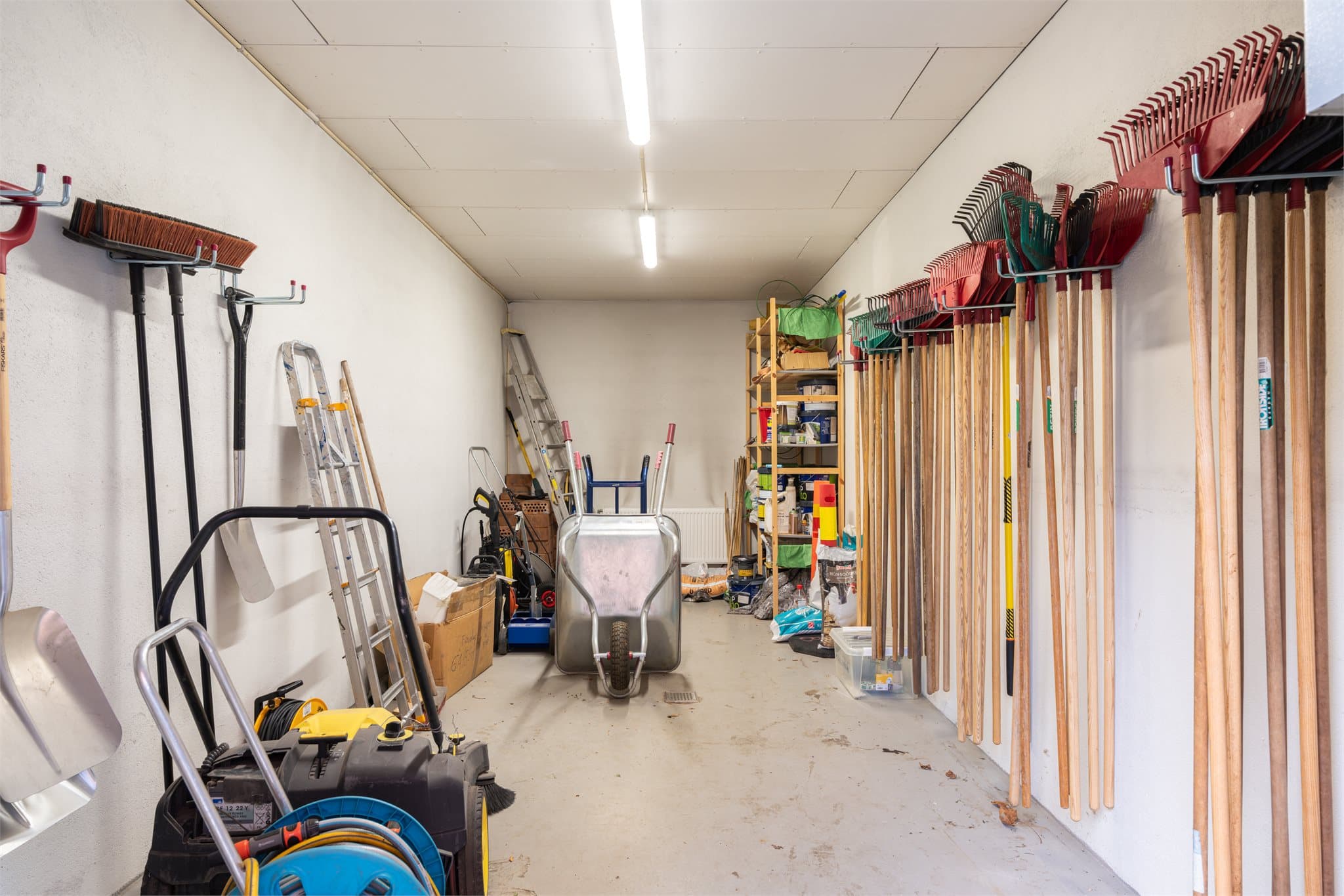 Felles redskapsbod. Sameiet har planlagt felles smørebod og sykkelvask tilholdssted. Vedtatt i 2025.