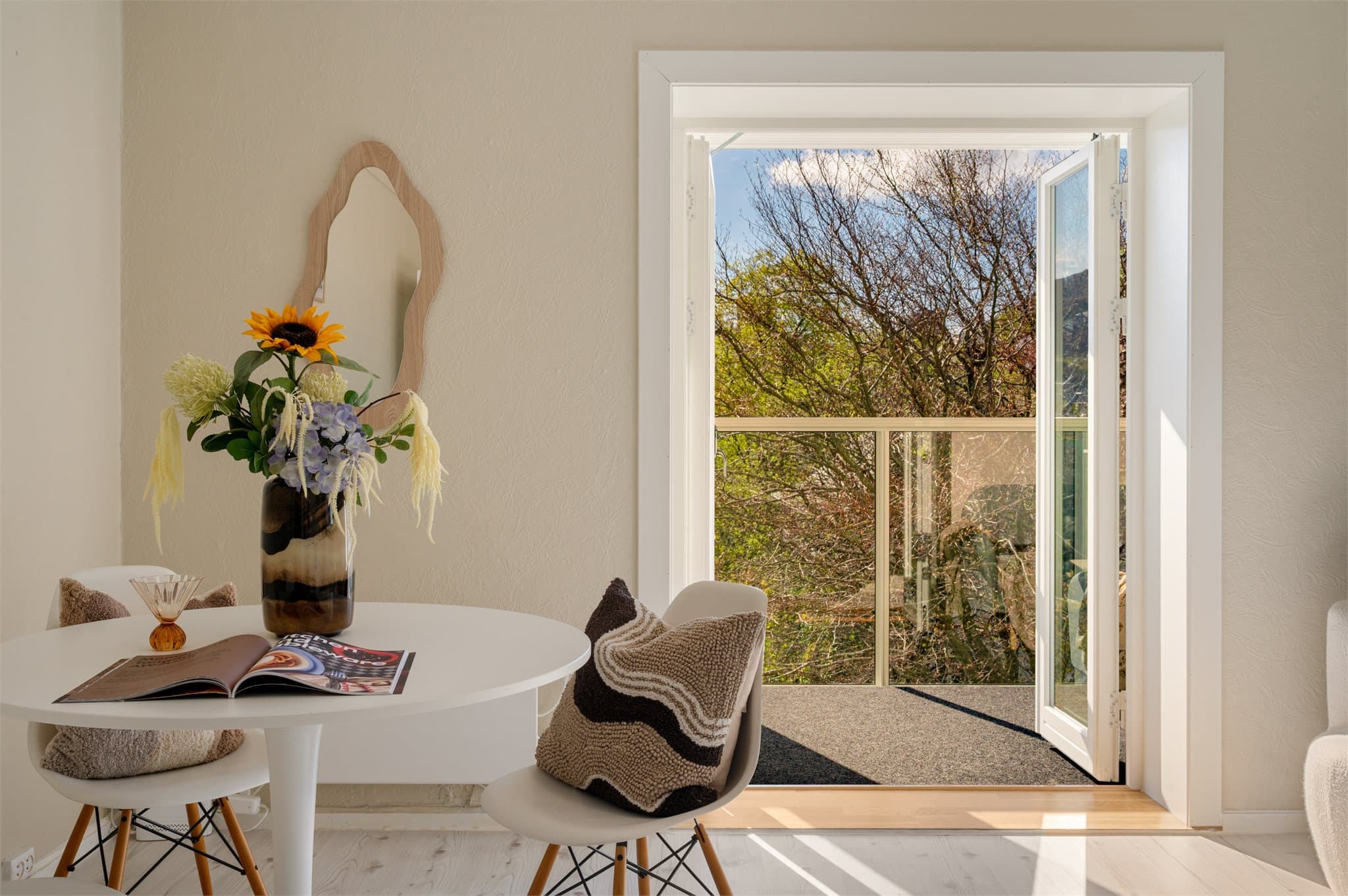 Den nærmeste turløypen er Løvstien og Løvstakken - som passer de aller fleste! Ellers er det svært populært å gå opp Fløyen og Ulriken som leiligheten har utsikt til