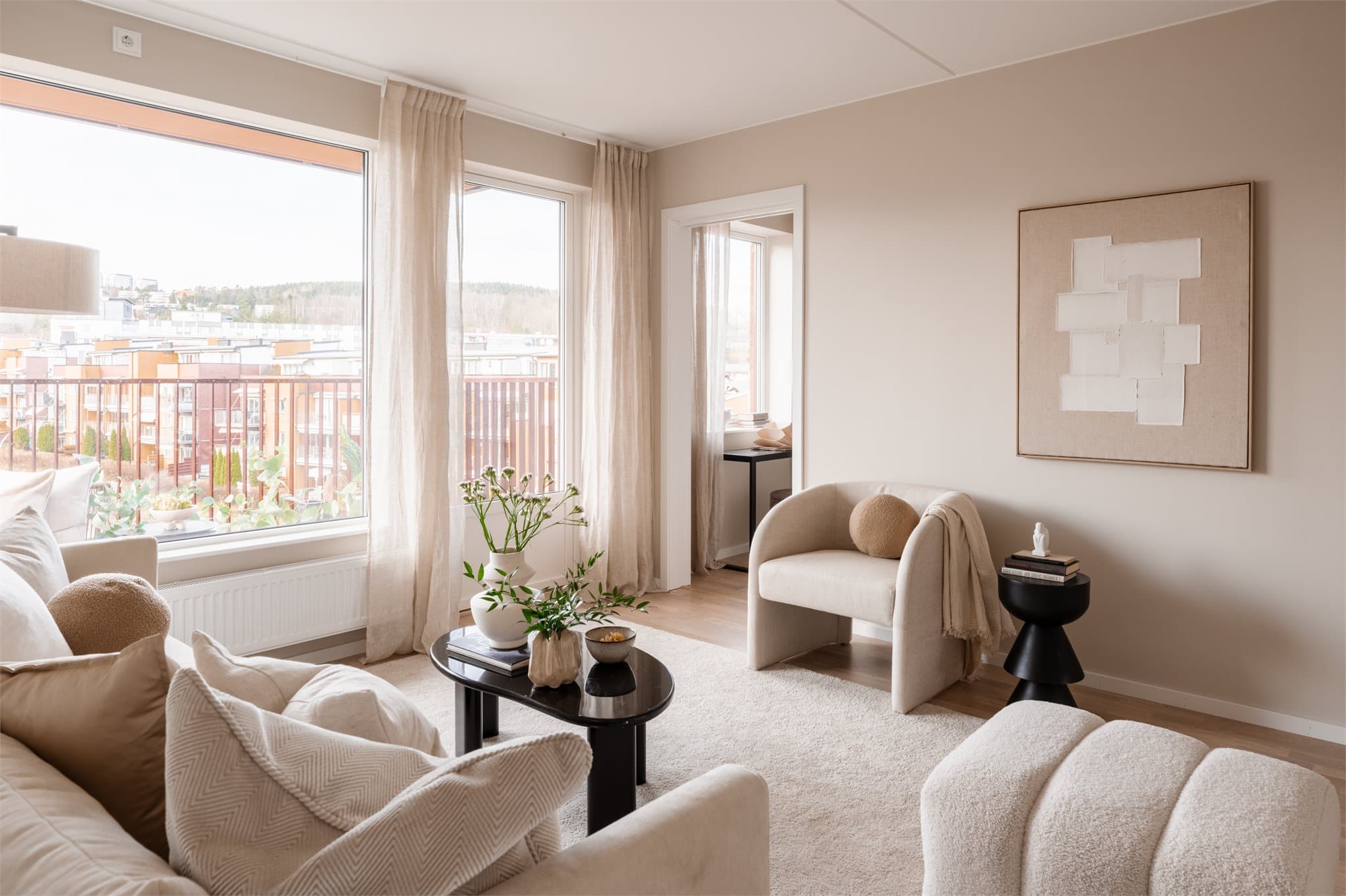 Her har du god plass til å møblere med sofa/lounge og godstolen samt TV.