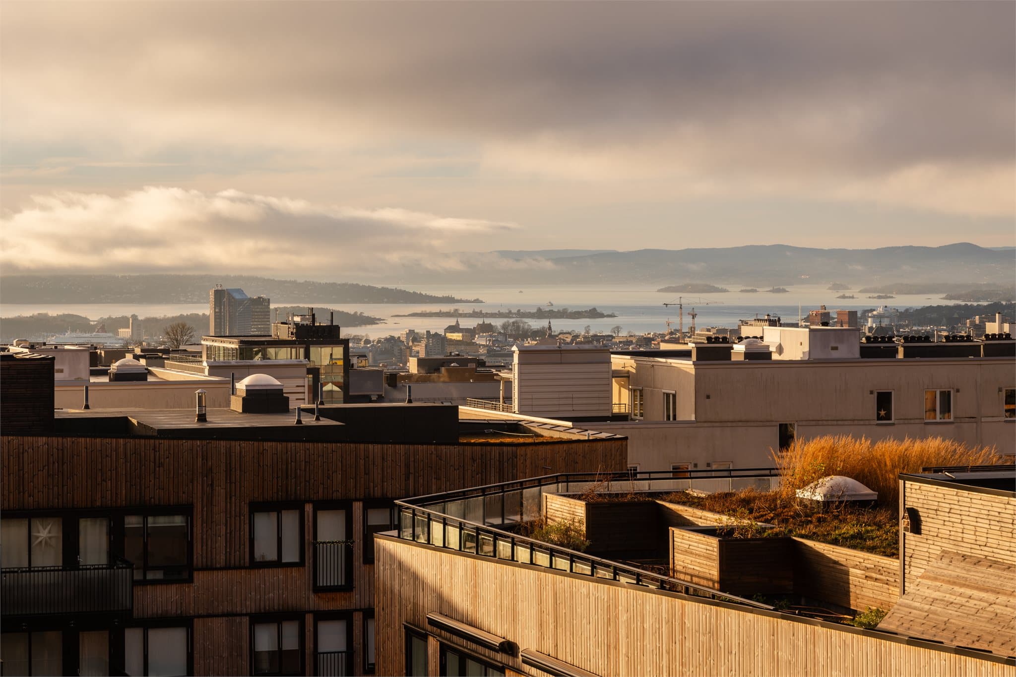 Fra takterrassen er det fantastisk utsikt mot Oslofjorden.