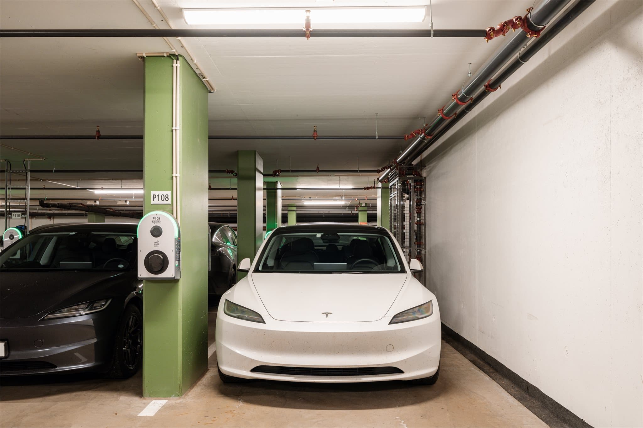 Mulighet for å kjøpe en garasjeplass på ca. 14 m² i felles garasjeanlegg med heisadkomst og elbil lader.