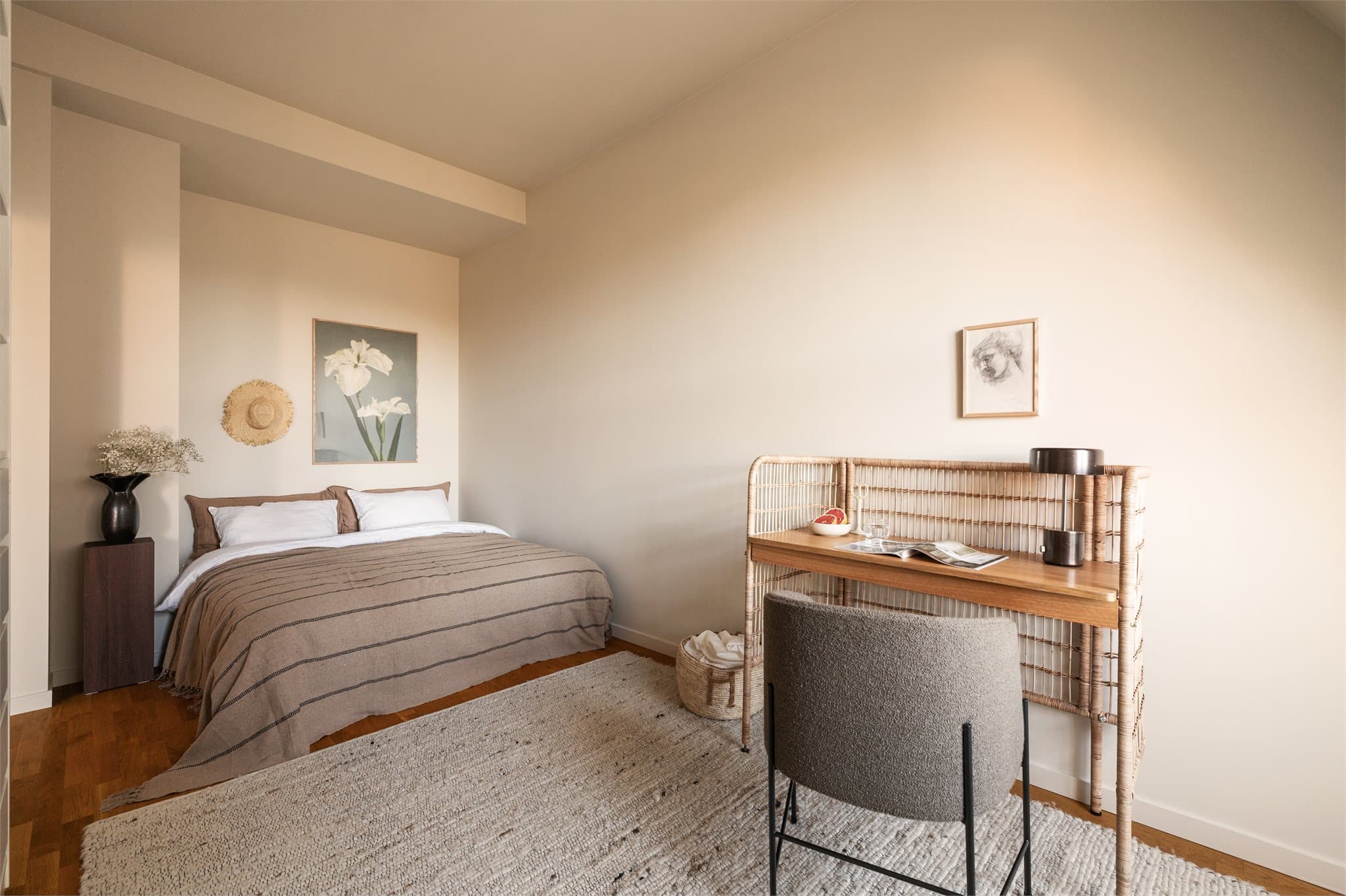 Soverommet har god størrelse og rikelig med plass til dobbeltseng