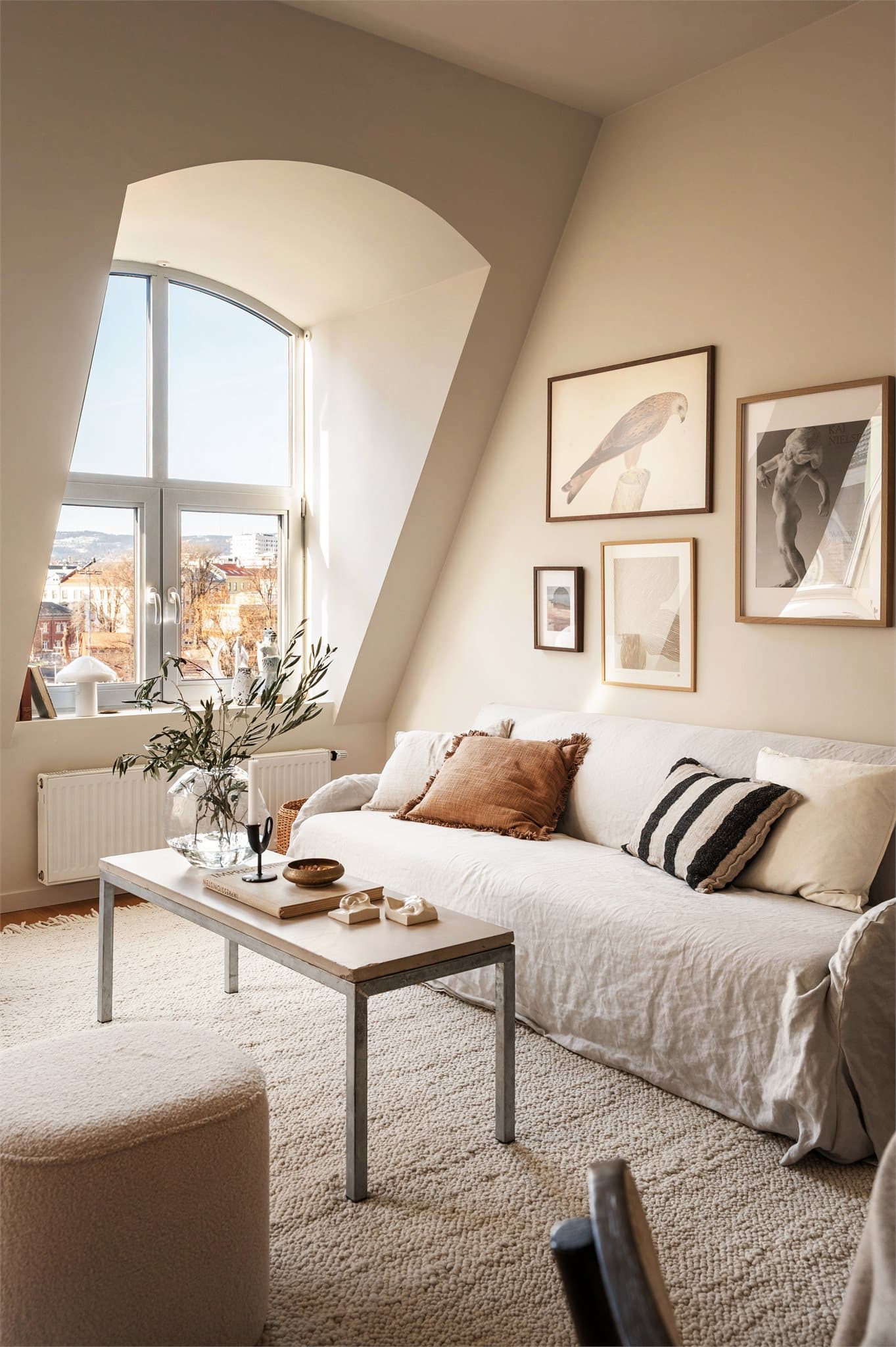 Lys og luftig 3R inkl. hybel med egen inng.