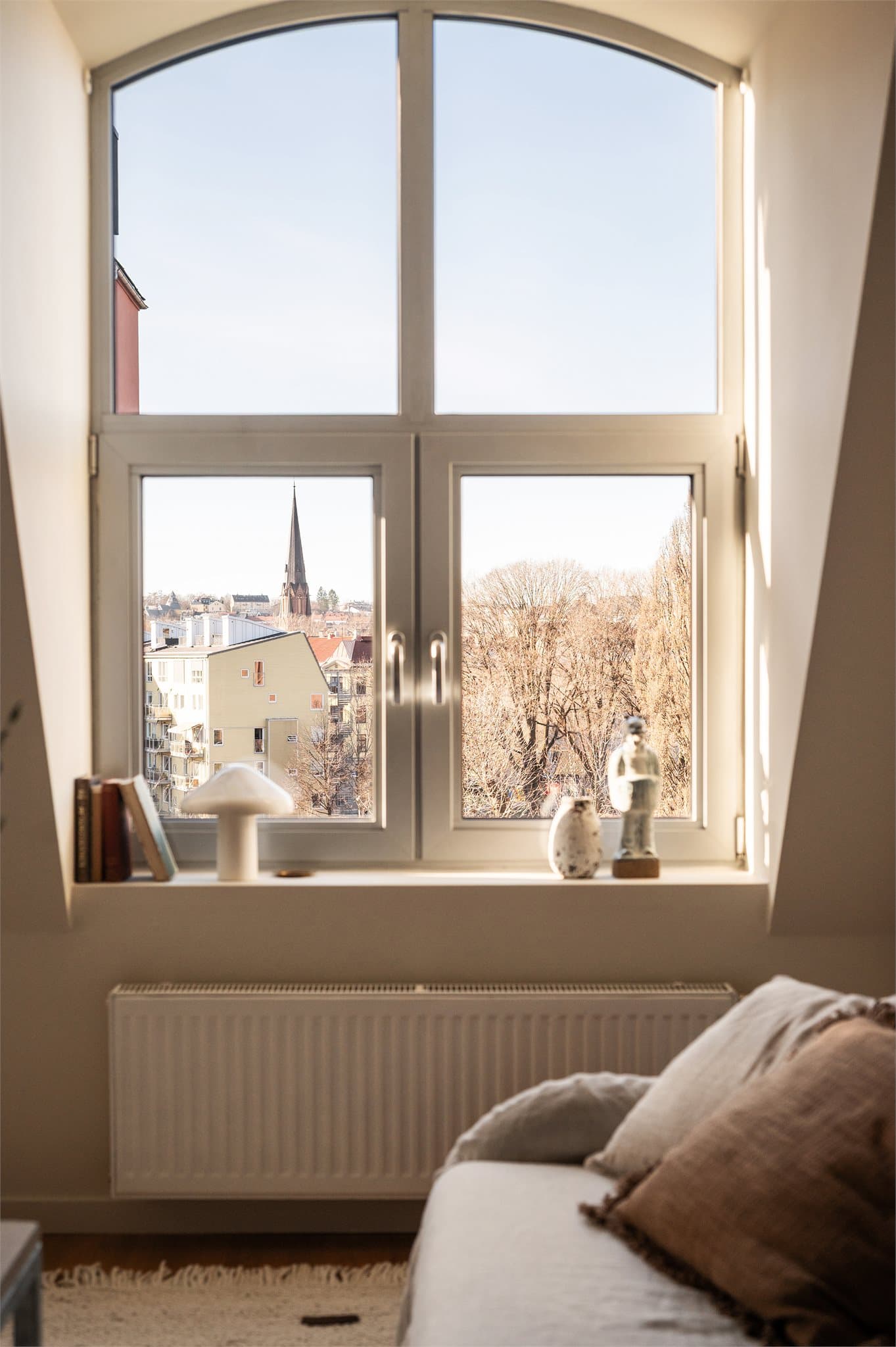 Sentralvarme med radiatorer som betales over felleskostnadene