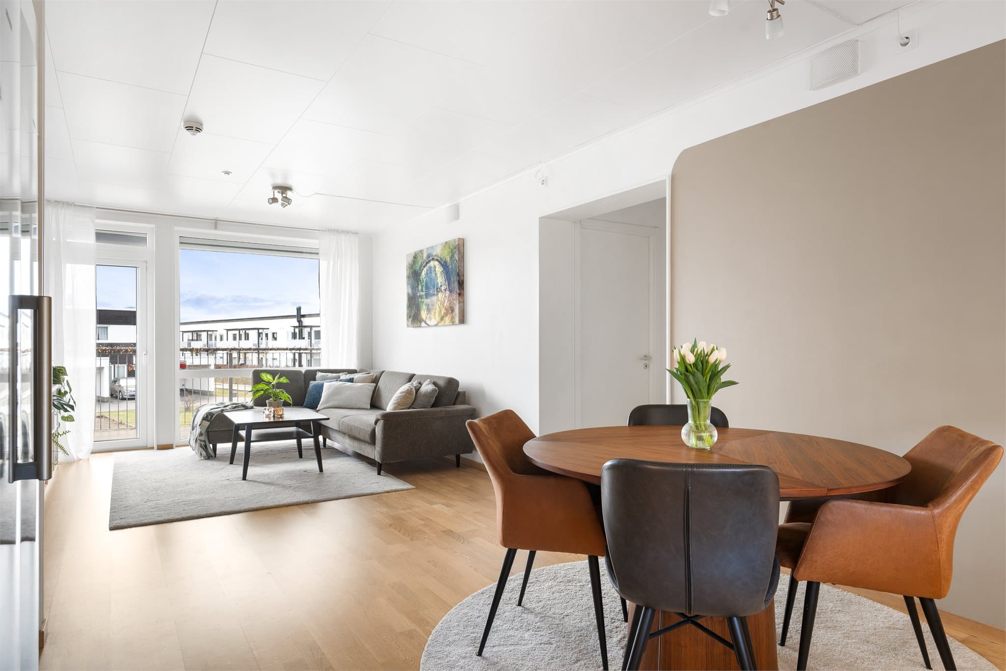 Det er god plass til å samle venner og familie til hyggelige måltider.