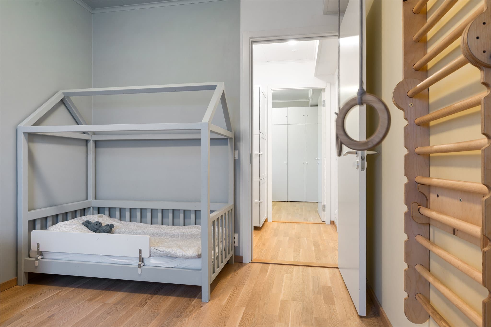 Soverom 2 passer perfekt som barnerom.