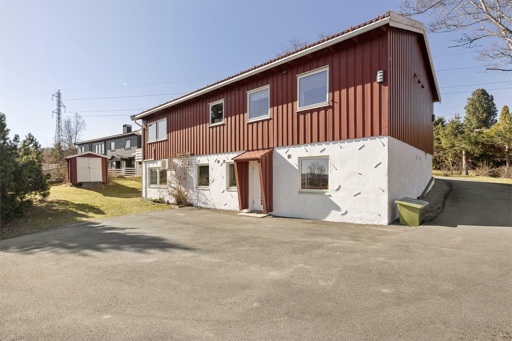 Veien ble asfaltert rundt 2018/2019.