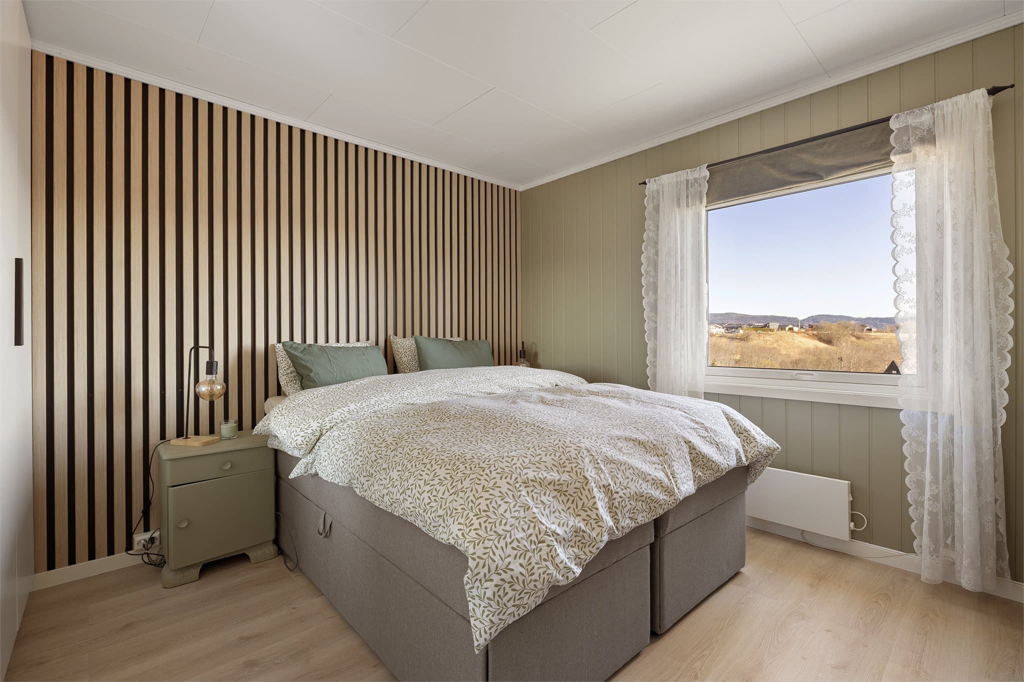 Hovedsoverommet måler 11,5 kvm og har god plass til dobbeltseng og tilhørende møblement.