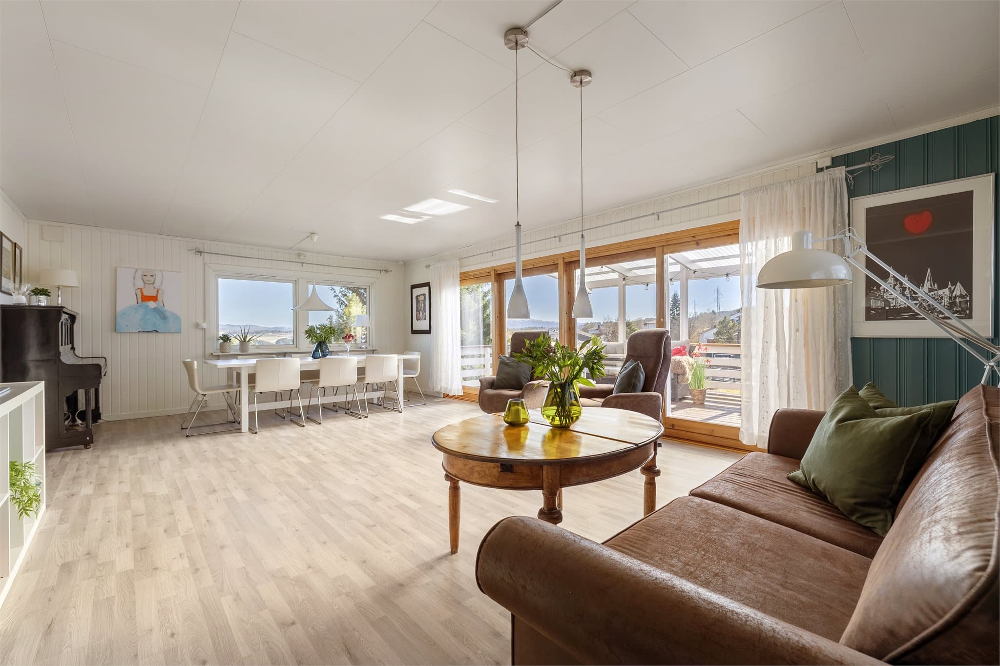 En flott og innholdsrik enebolig med utleiedel som har egen inngang.