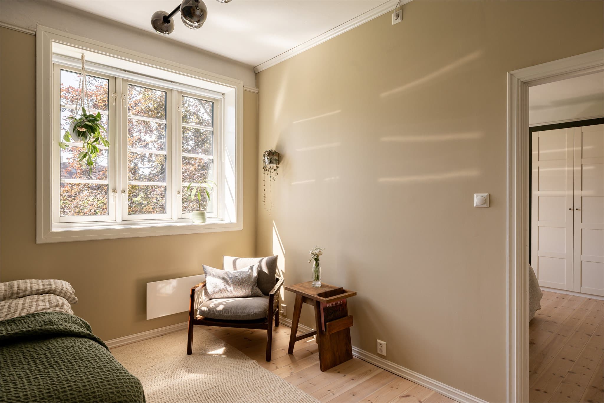 Rommet har adkomst fra både stue og hovedsoverom.