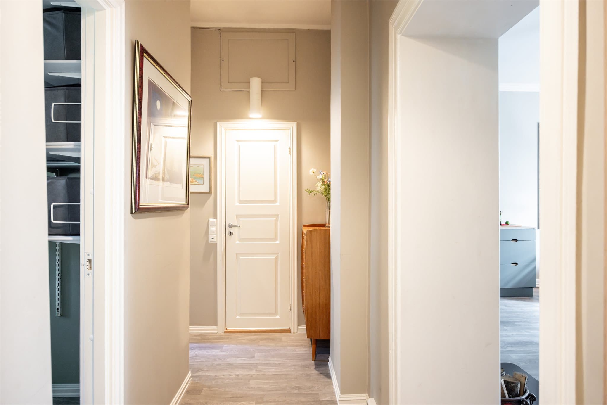 Gangen fører til samtlige av leilighetens rom.