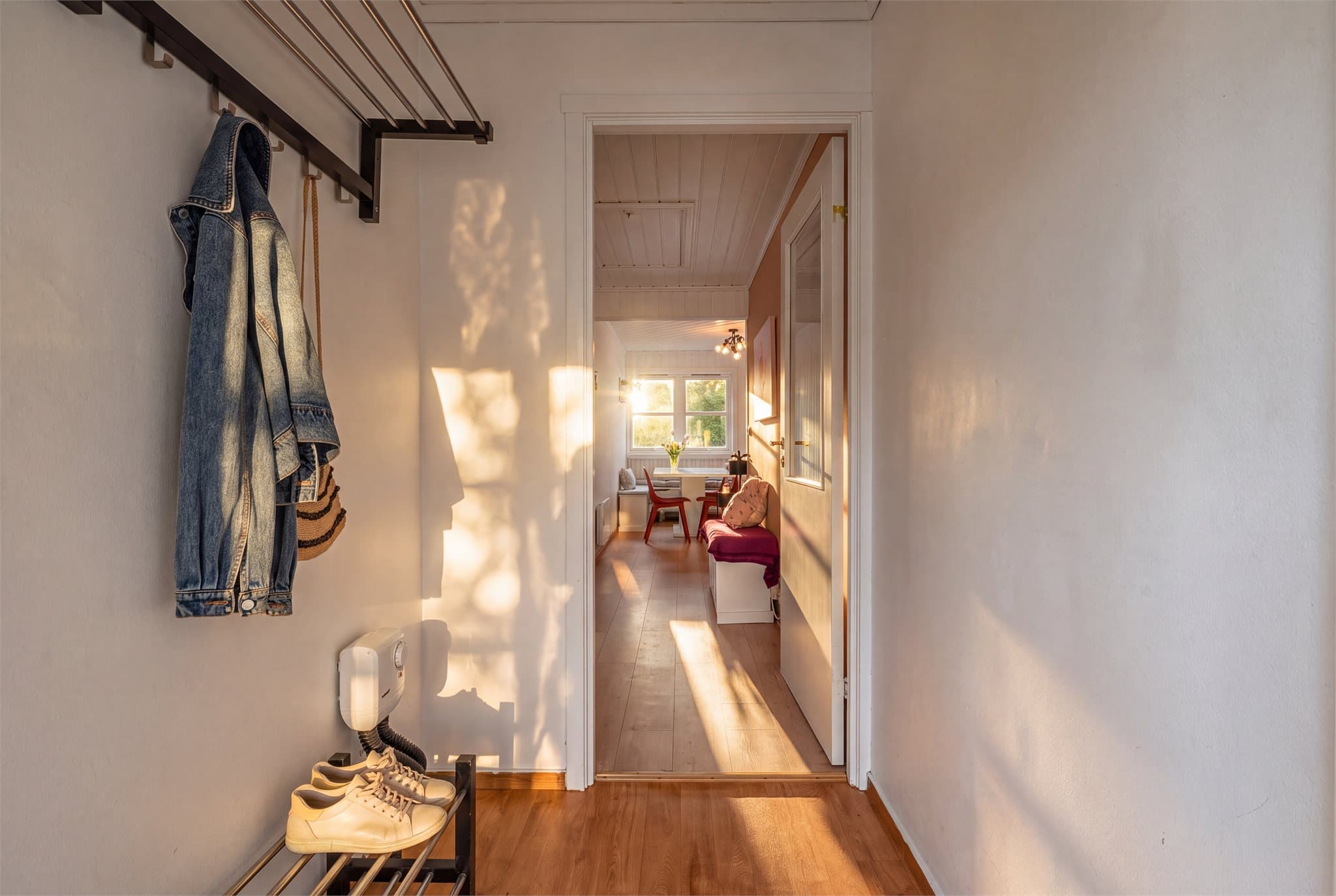 Hall/ gang med plass for yttertøy og sko.