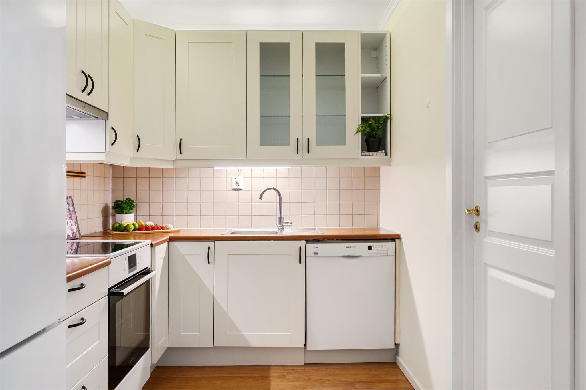 - Kjøkkenet måler 6m² -