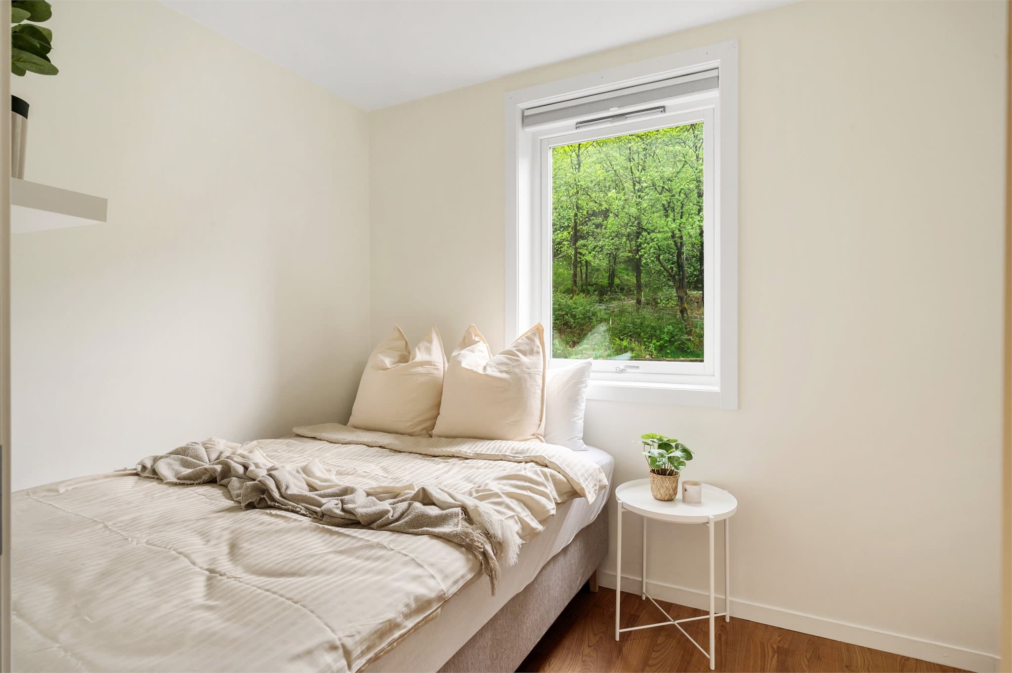 - Leilighetens andre soverom måler 6m² -