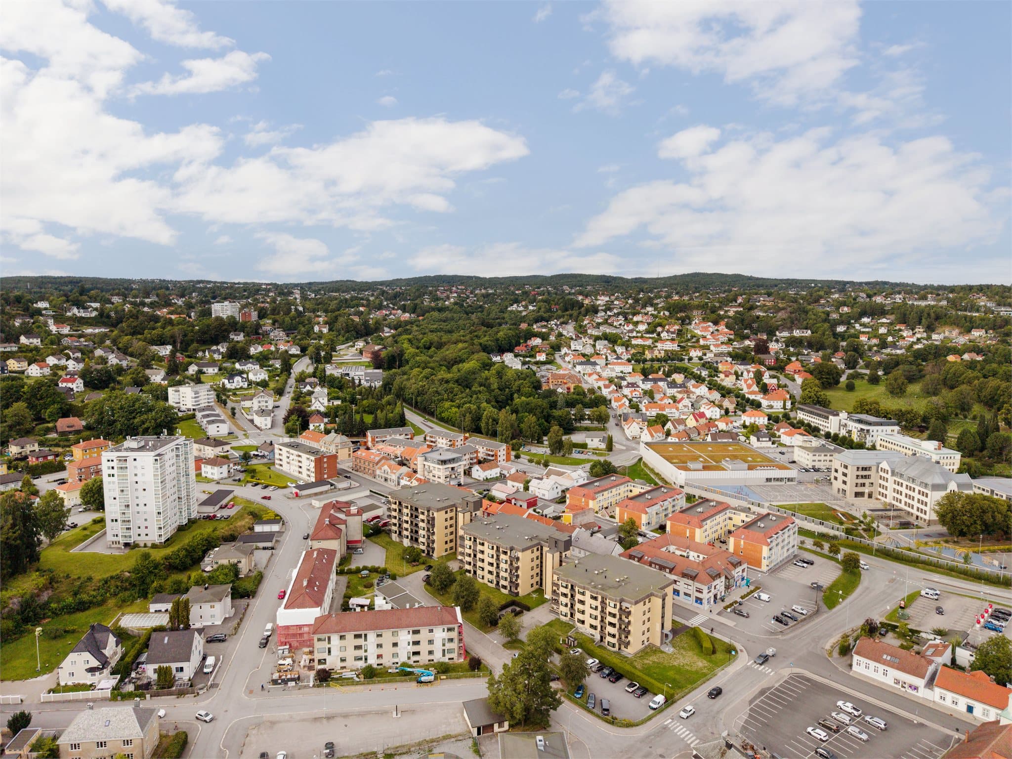 Etablert og hyggelig boligområde med lite gjennomgangstrafikk.