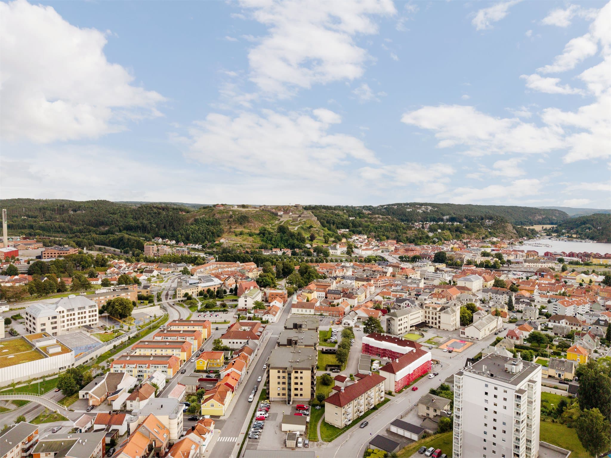 Byens kulturtilbud, som Brygga kultursal, ligger en rask spasertur unna på byens sydside.