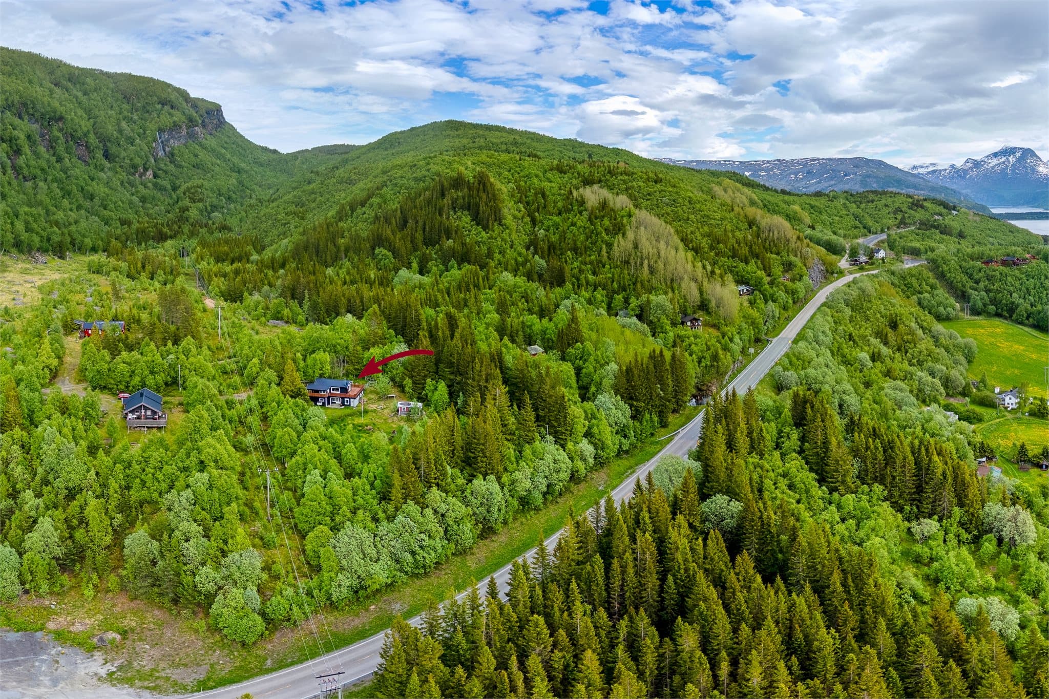 Hytta ligger ca. 30 minutt unna Riksgränsen