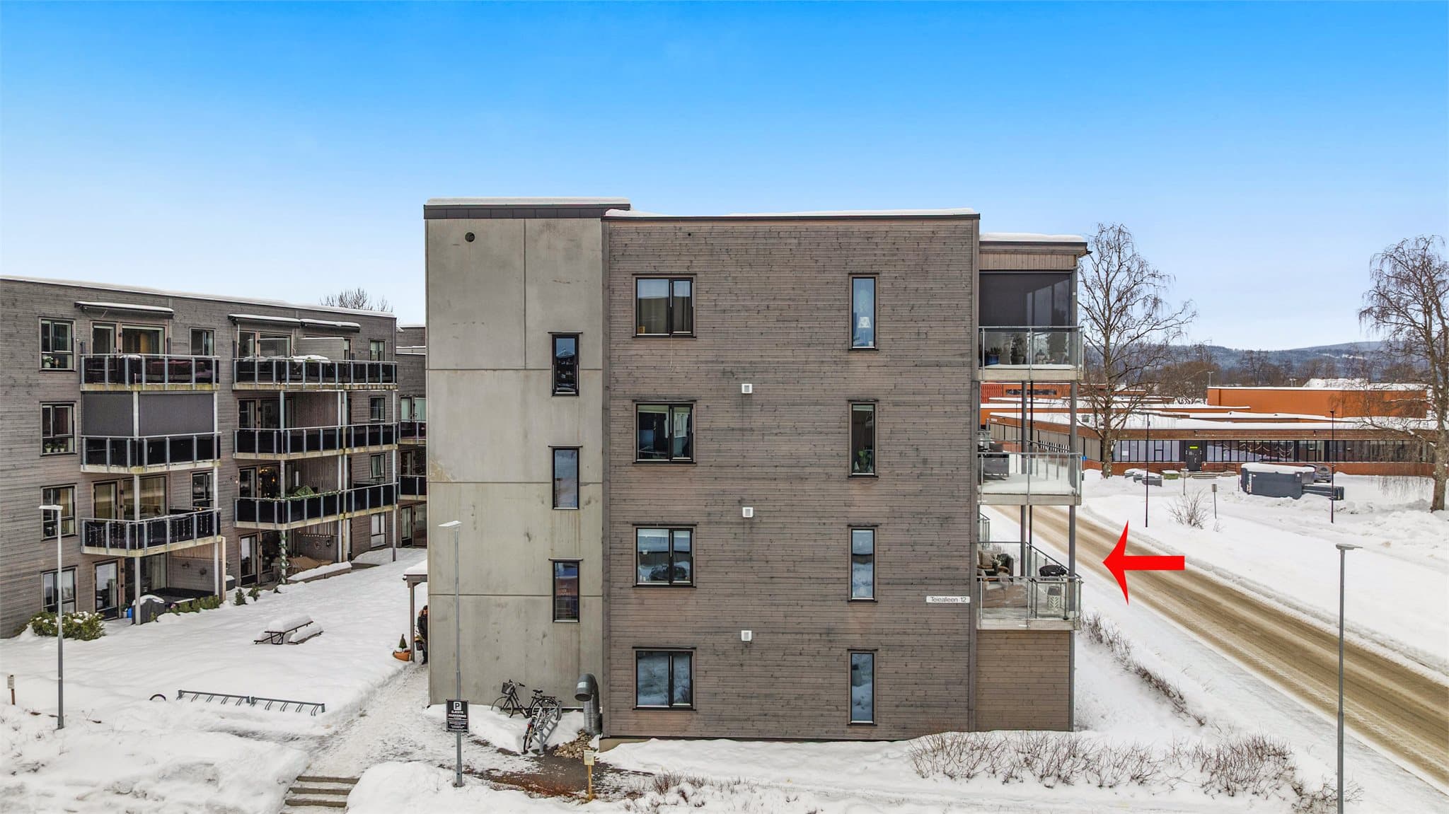 Nyere boligsameie sentralt i Nannestad.