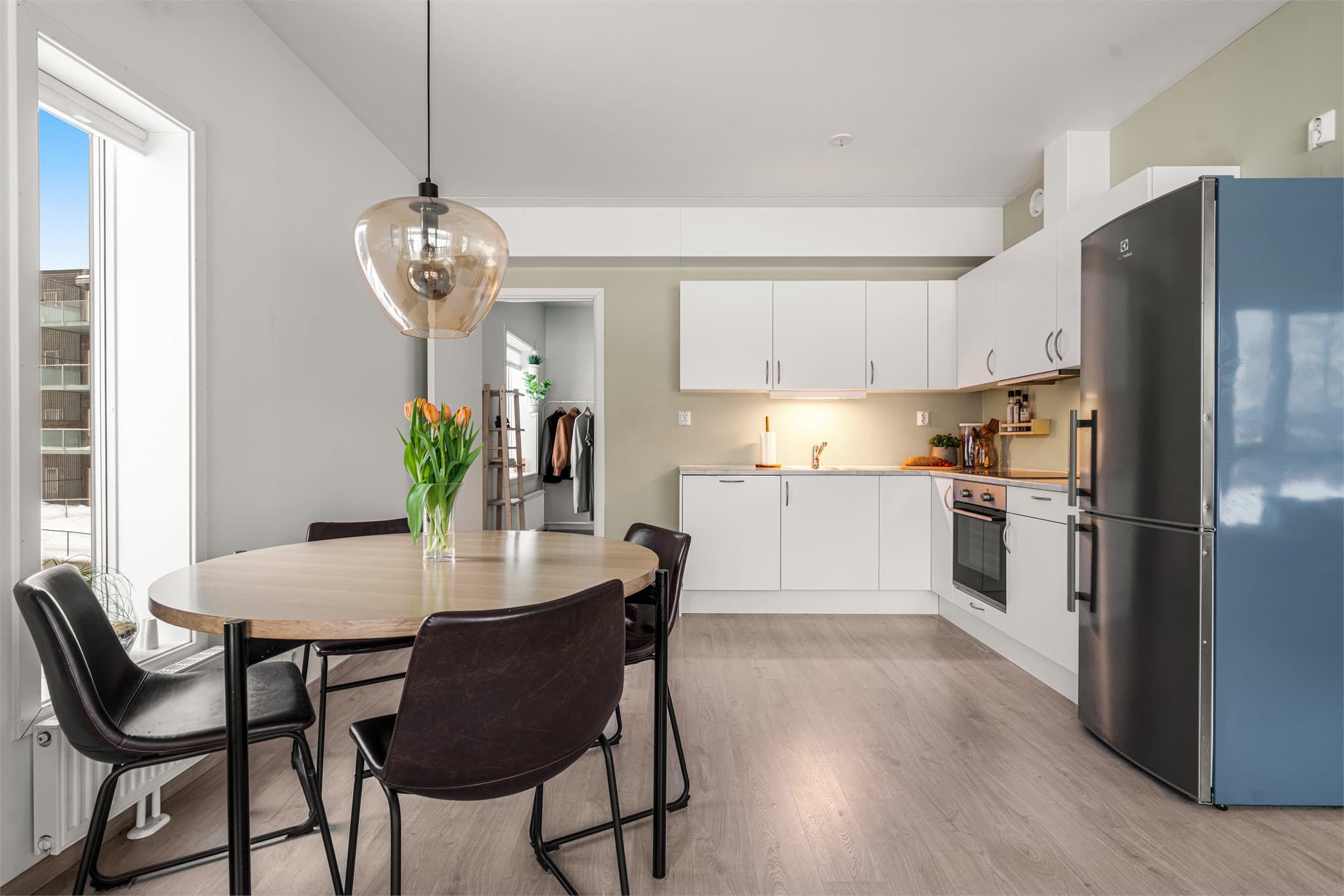 Sameiet er tilknyttet fjernvarmeanlegg med radiatorer.