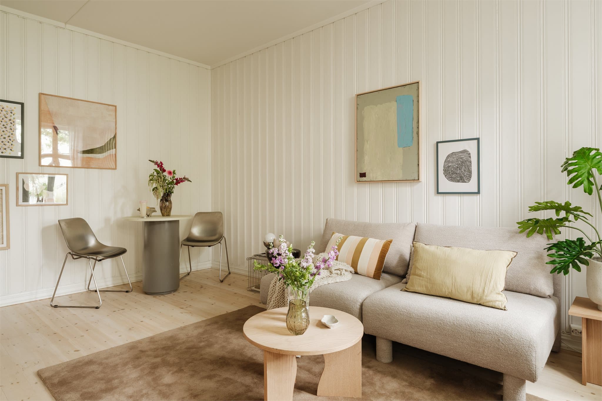 Dette er en lys 2-roms, med fin beliggenhet i 3. etasje og med god planløsning og attraktiv beliggenhet.