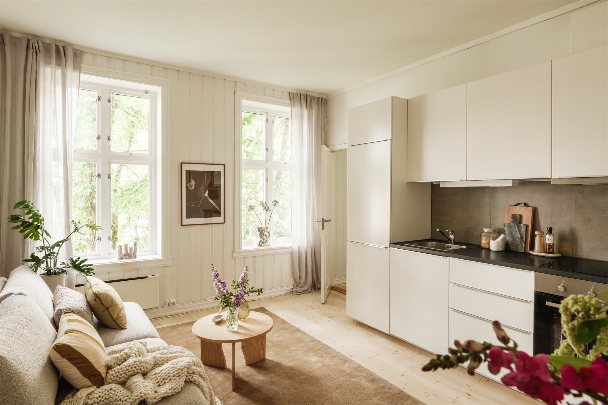 Frodig utsikt fra leiligheten.