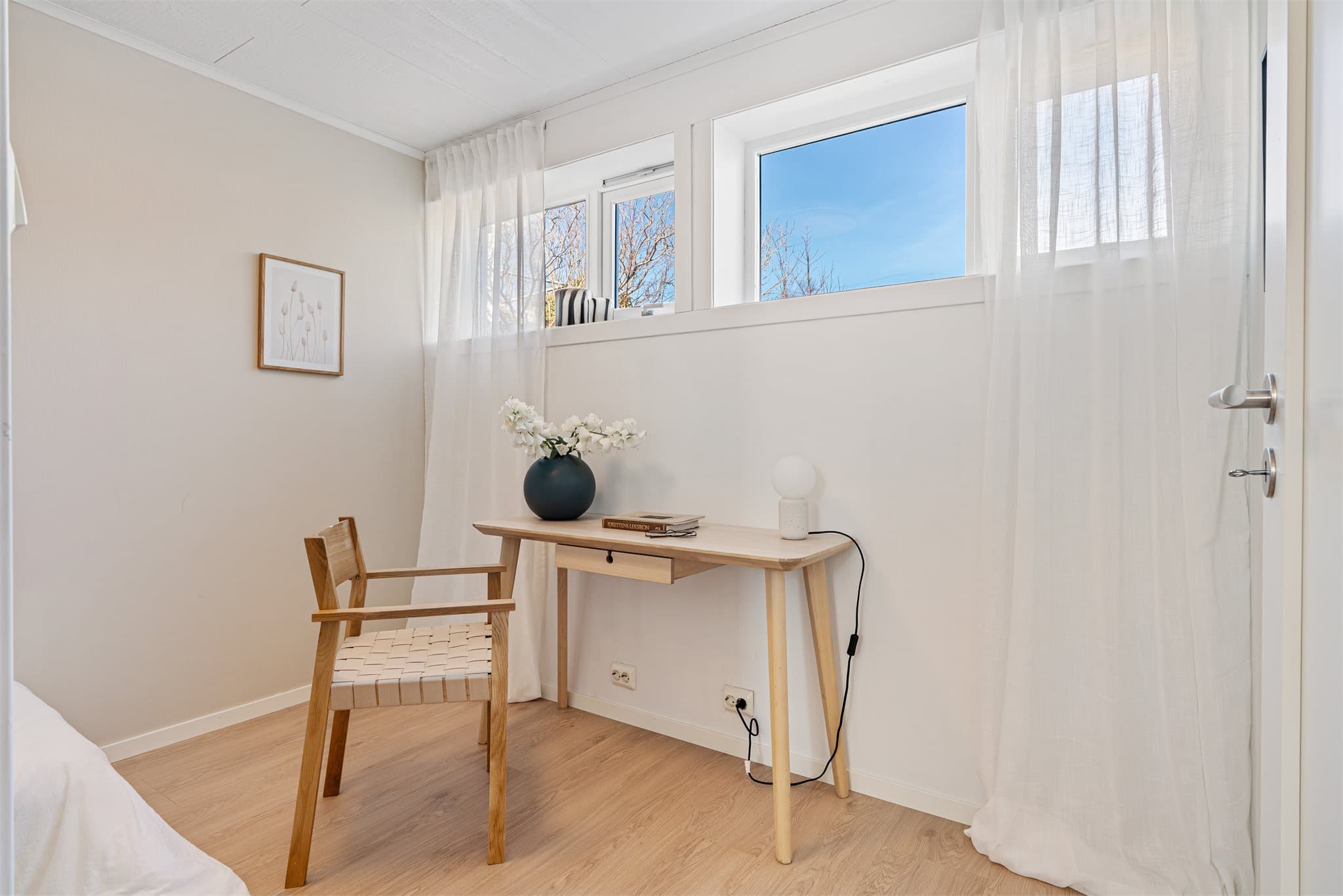 - Fint lysinnslipp på alle soverommene -