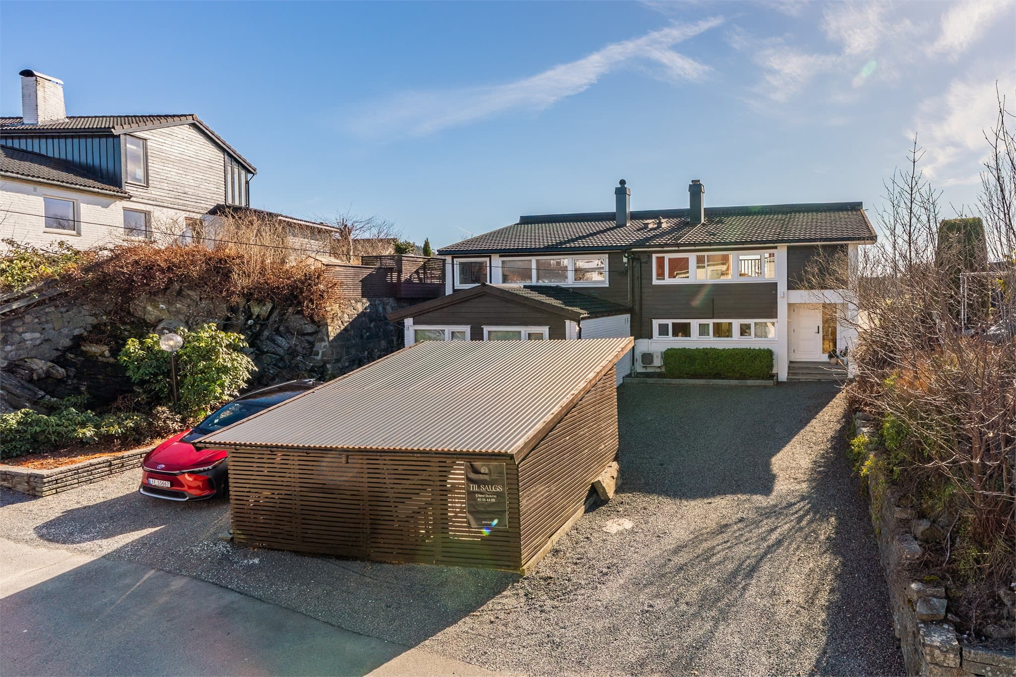 - Gode parkeringsmuligheter i gårdsplass og carport -