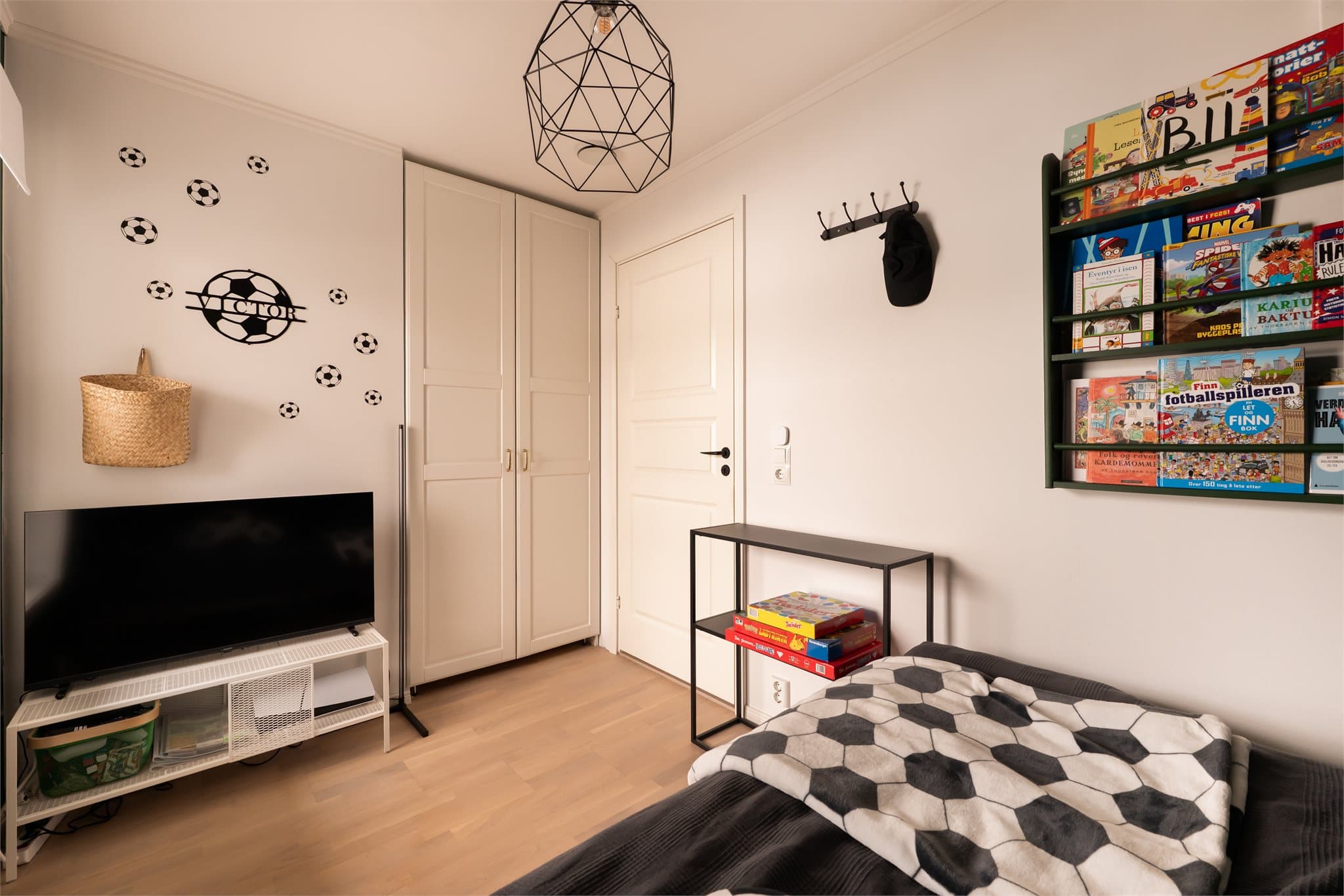 Egen nisje med plass til garderobeskap.