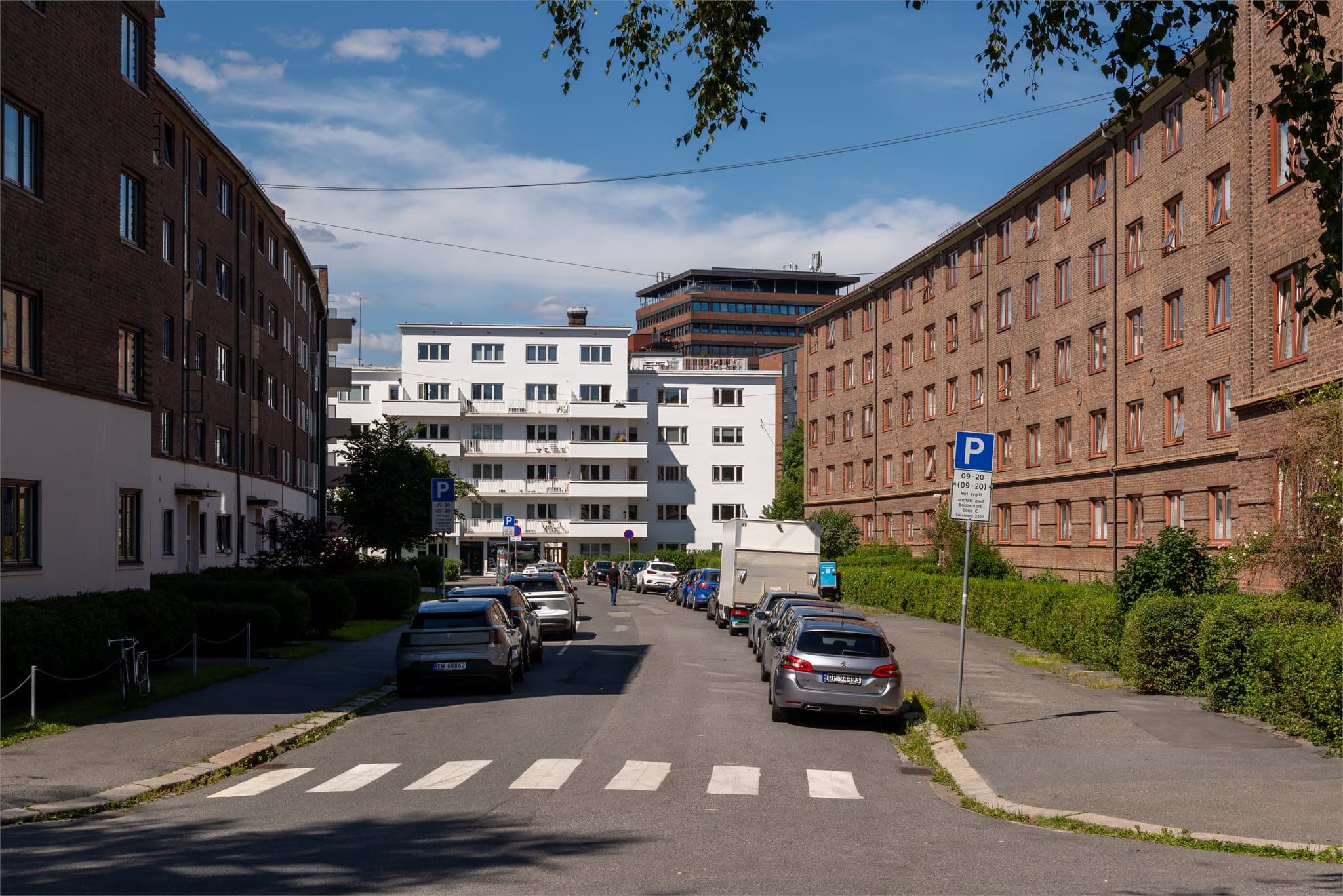 Det er beboerparkering i området.